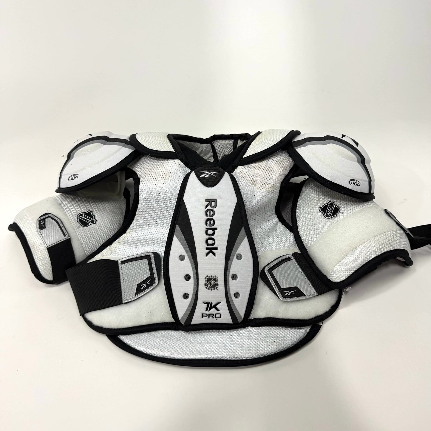 Like New Reebok 7k Pro Shoulder Pads | Senior M/L | AB874