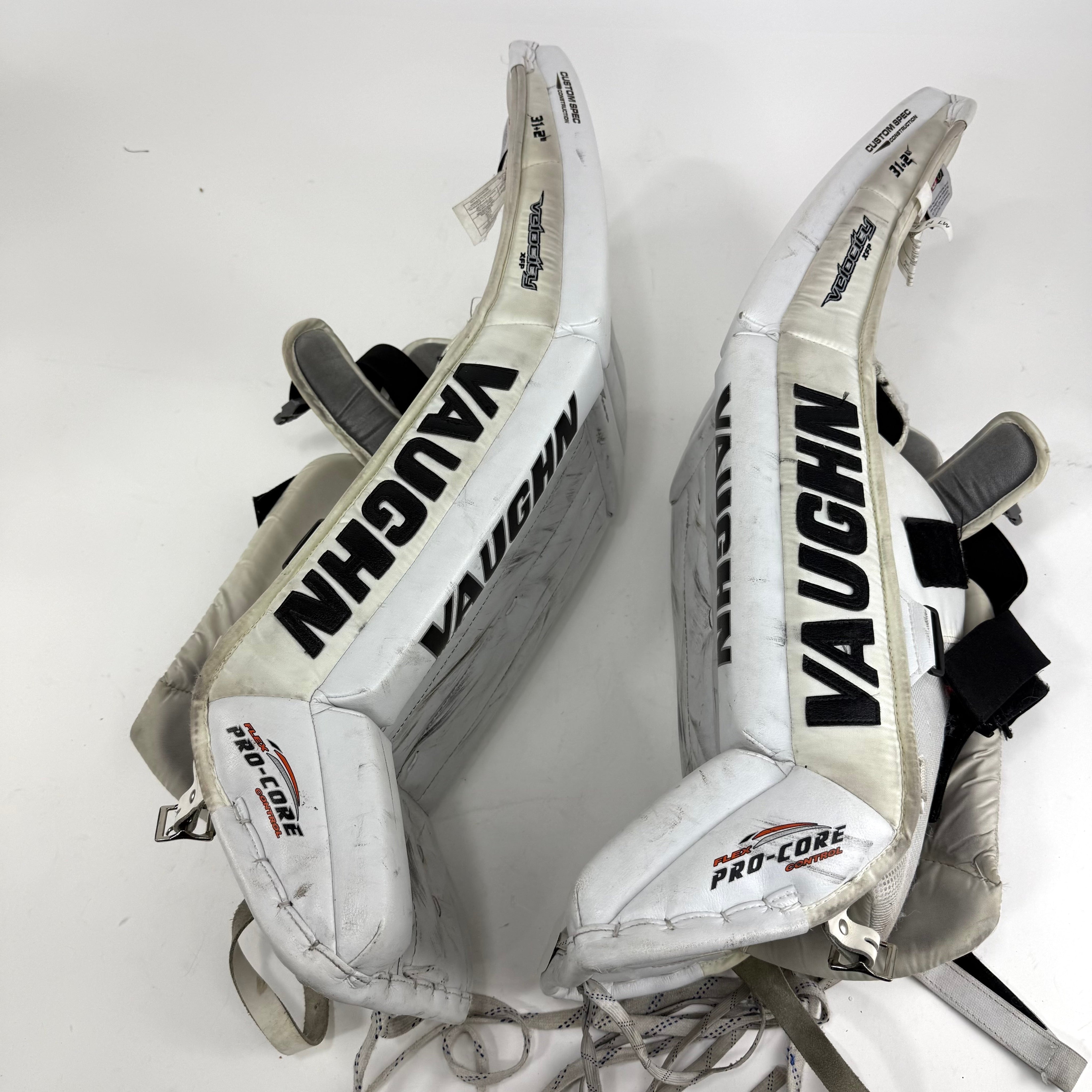 Used White Vaughn XFP Goalie Pads | 31 +2" - Top Flight Hockey