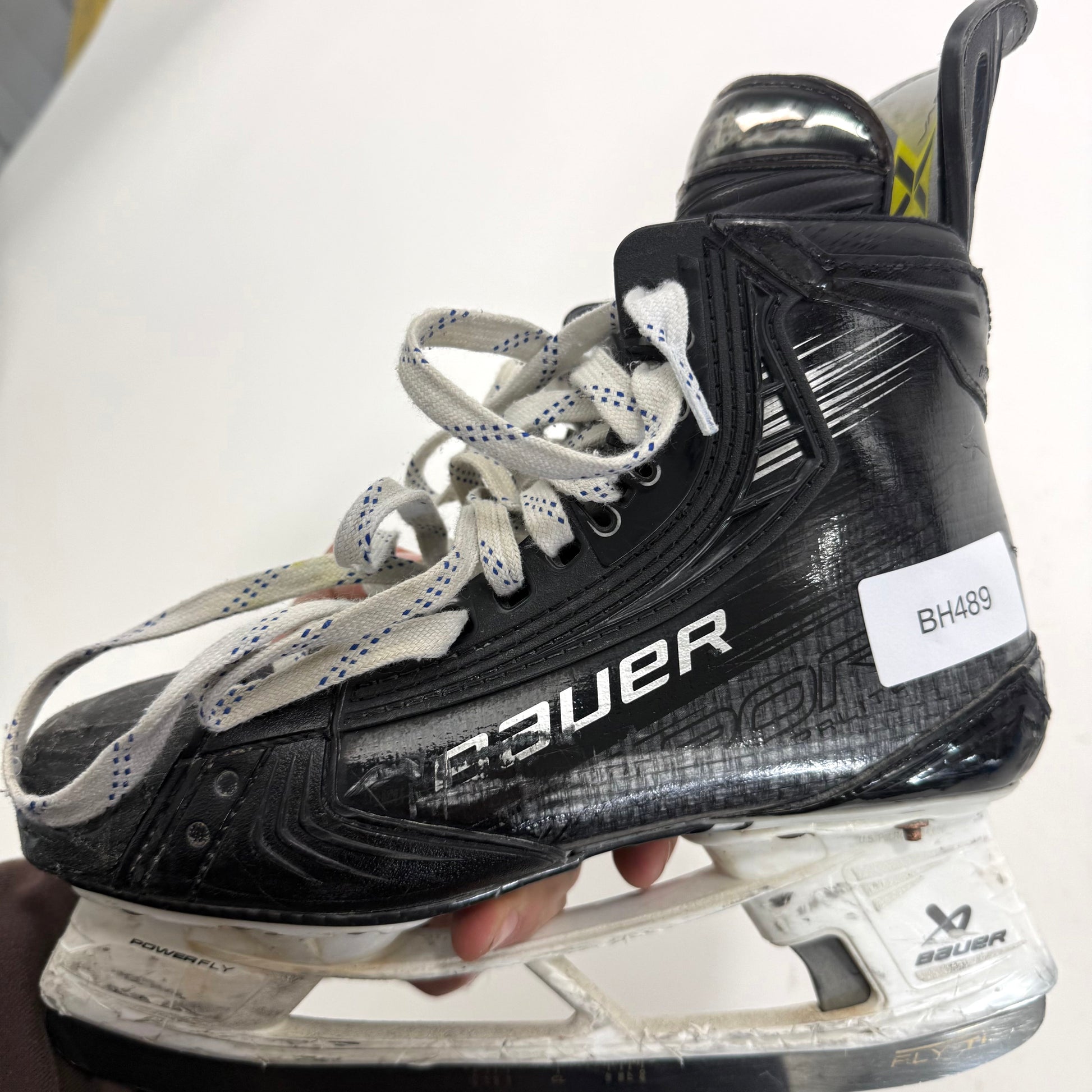 Used Black Bauer Vapor Hyperlite 2 Skates | Size 4.5 D | BH489 - Top Flight Hockey