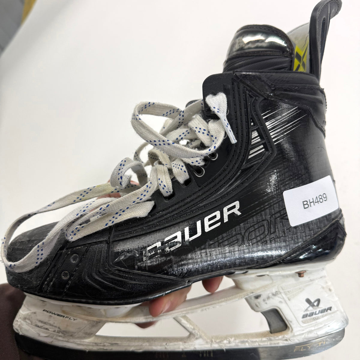 Used Black Bauer Vapor Hyperlite 2 Skates | Size 4.5 D | BH489 - Top Flight Hockey