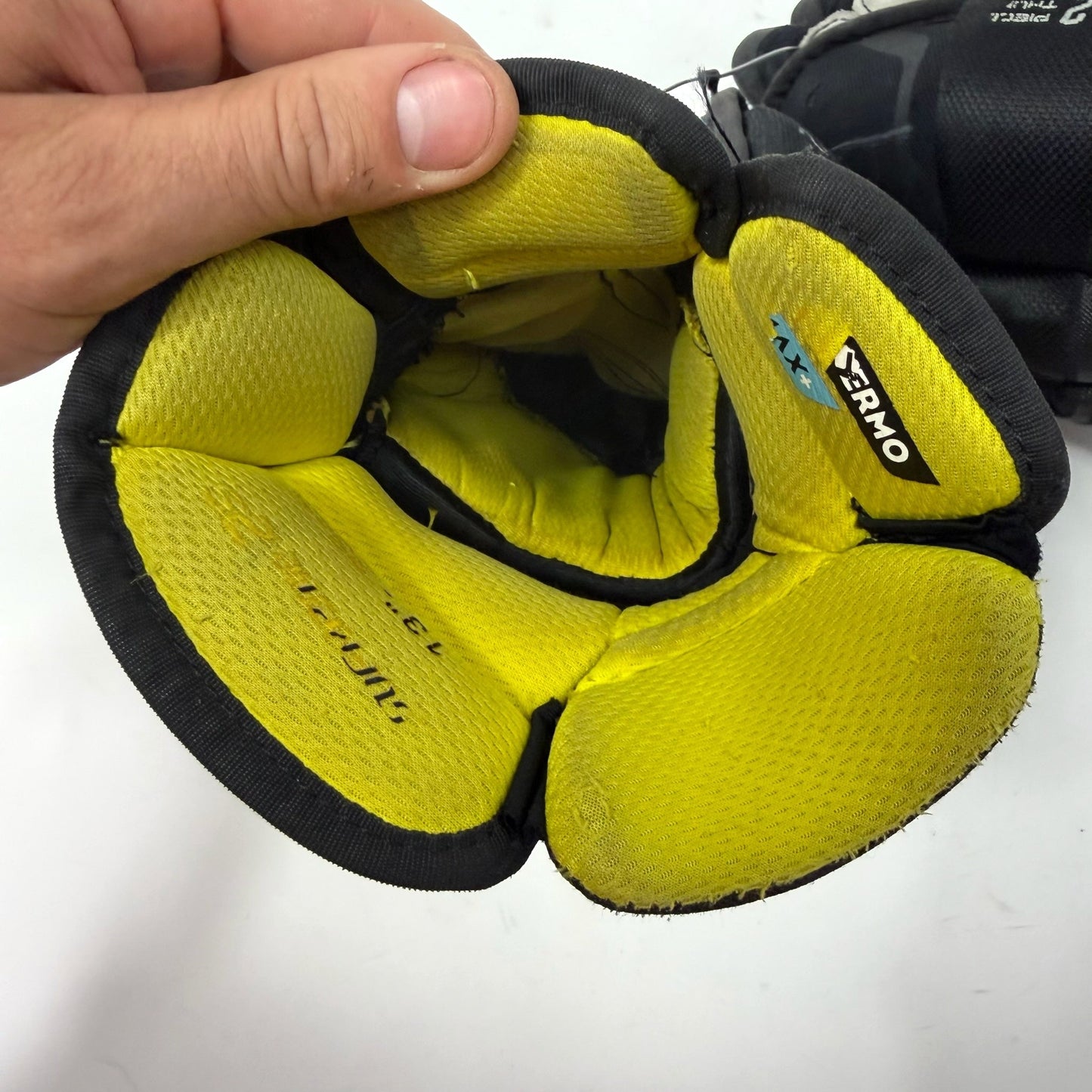Used Black Bauer Supreme 2S Gloves | 13" | AB518