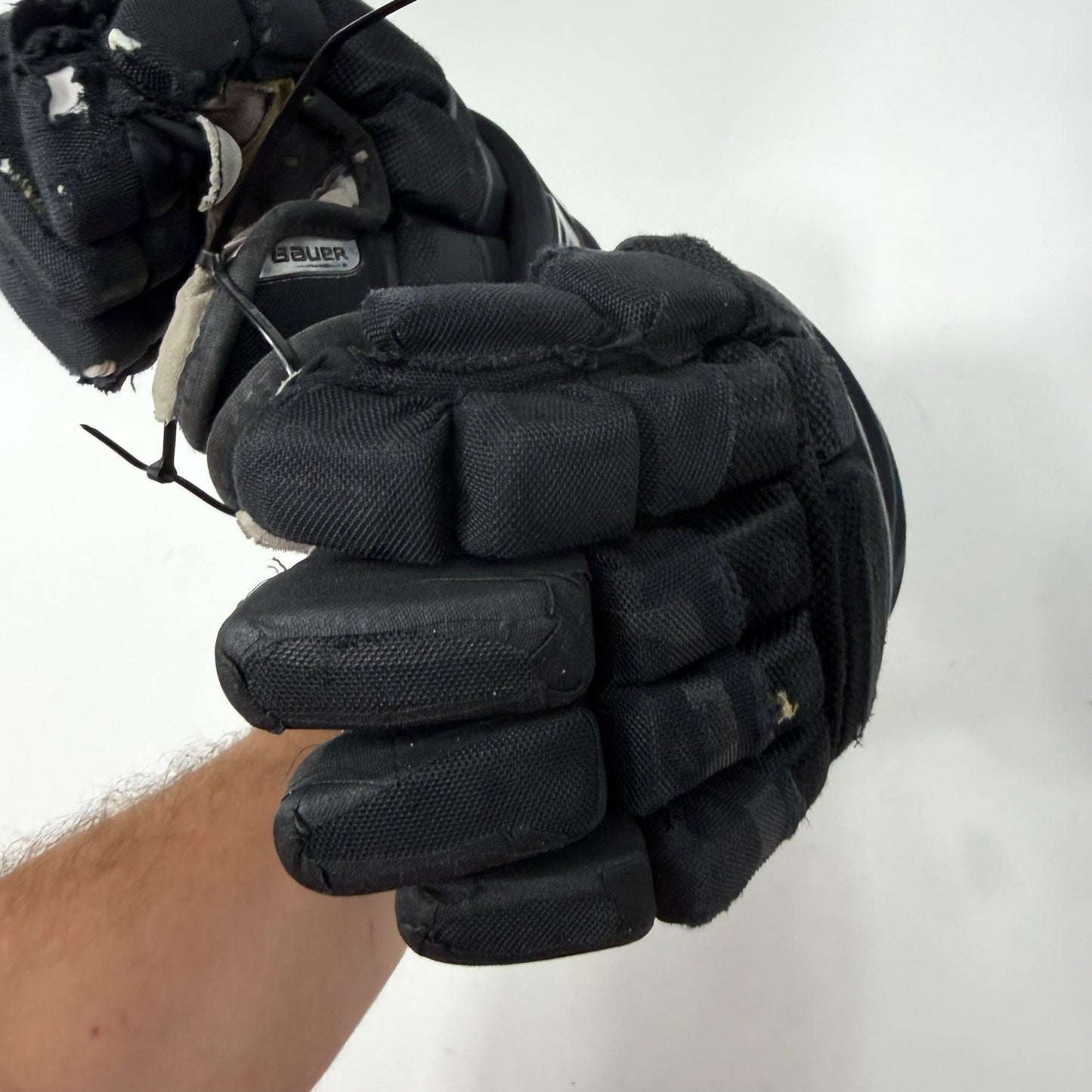 Used Black Bauer Supreme 2S Gloves | 13" | AB518