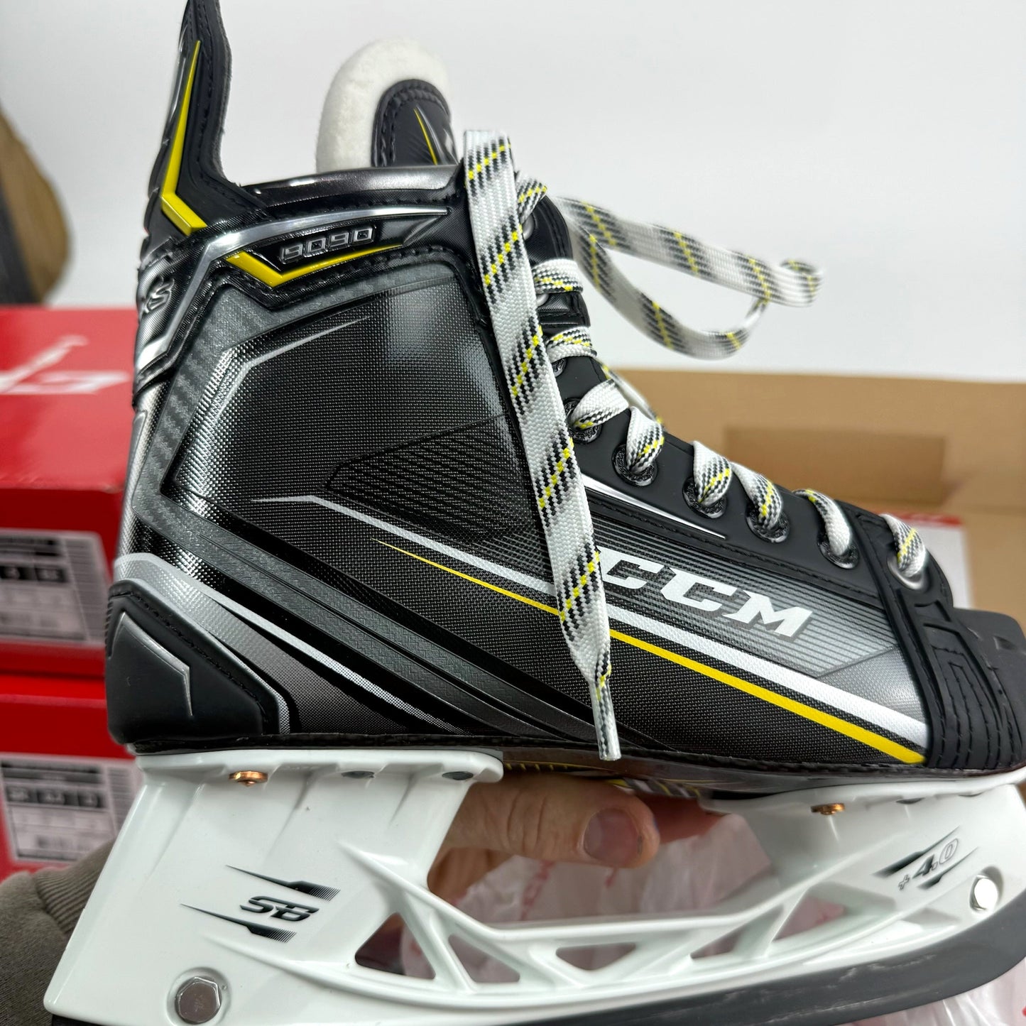 New CCM Tacks 9090 Skates | Junior 5EE | CCM454 - Top Flight Hockey