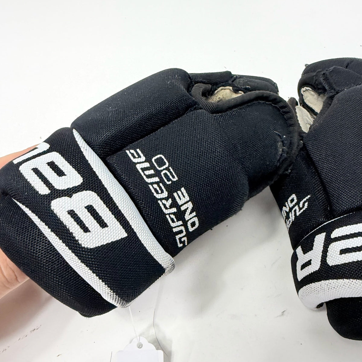 Used Black Bauer Supreme ONE 20 Gloves | 10" | AB401
