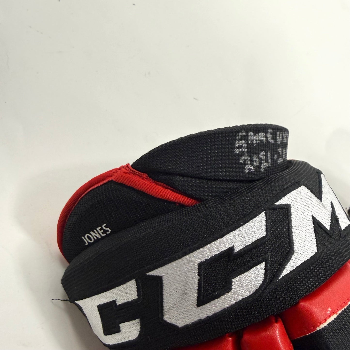 RARE Seth Jones Game Used and Signed Chicago Blackhawks CCM HGCL Gloves | 15" | BH275 - Top Flight Hockey