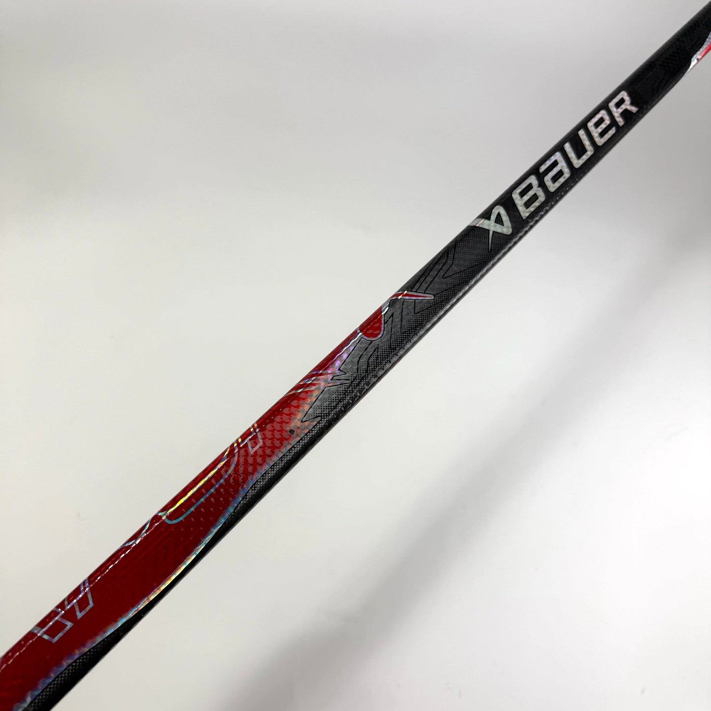 Used Left Red Bauer Flylite | 87 Flex P28M Curve Grip | J566 - Top Flight Hockey
