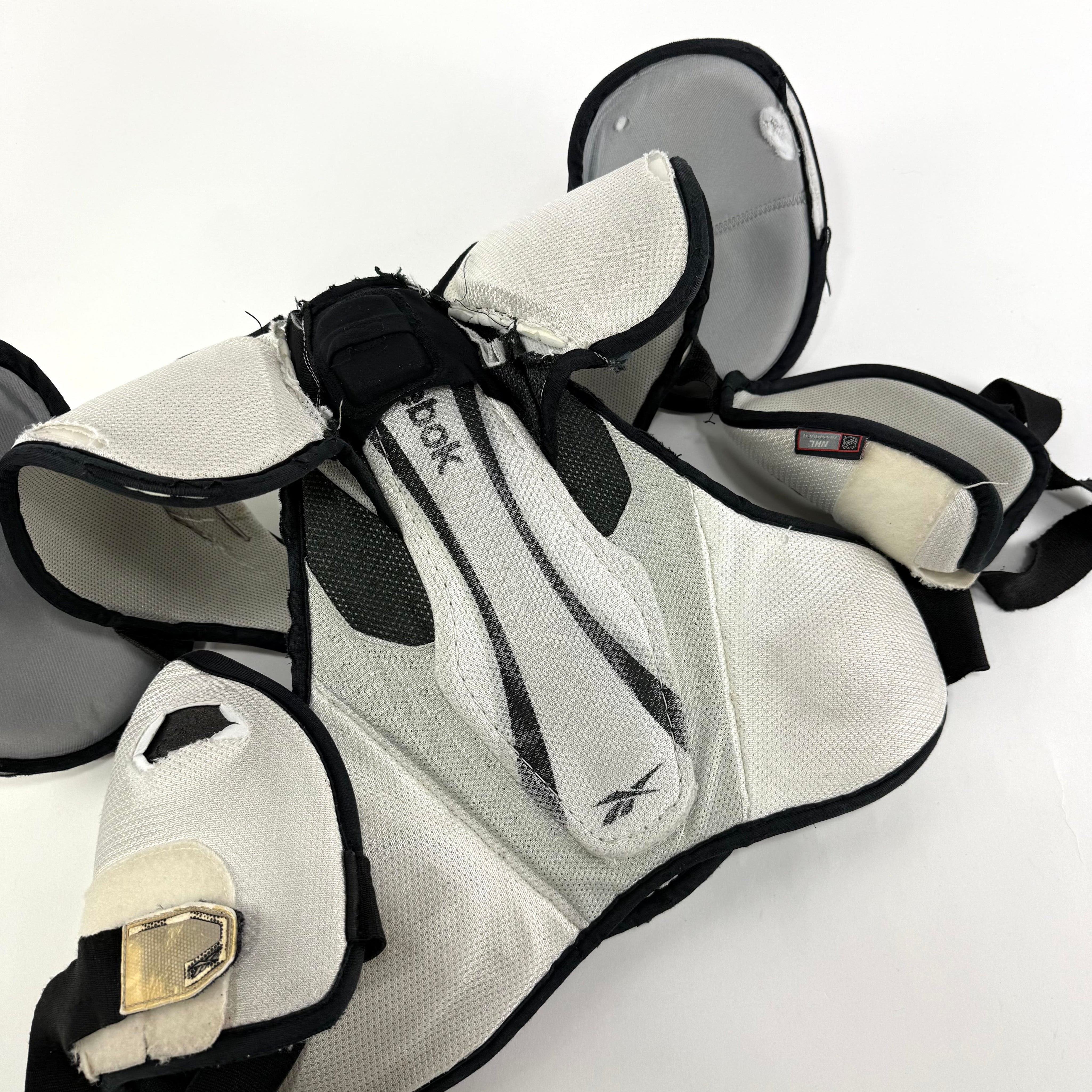 Used Reebok 9K Pro Shoulder Pads | Small/Medium | U288 (Andrew Ladd? Chicago Blackhawks) - Top Flight Hockey