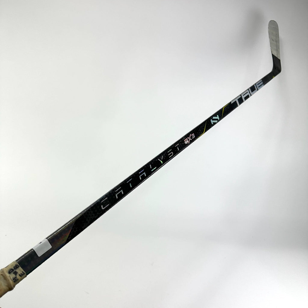 Used Left True Catalyst 9x3 | 95 Flex P19 Curve Grip | Carplad | K174 - Top Flight Hockey