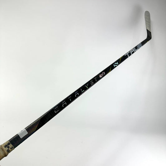Used Left True Catalyst 9x3 | 95 Flex P19 Curve Grip | Carplad | K174 - Top Flight Hockey