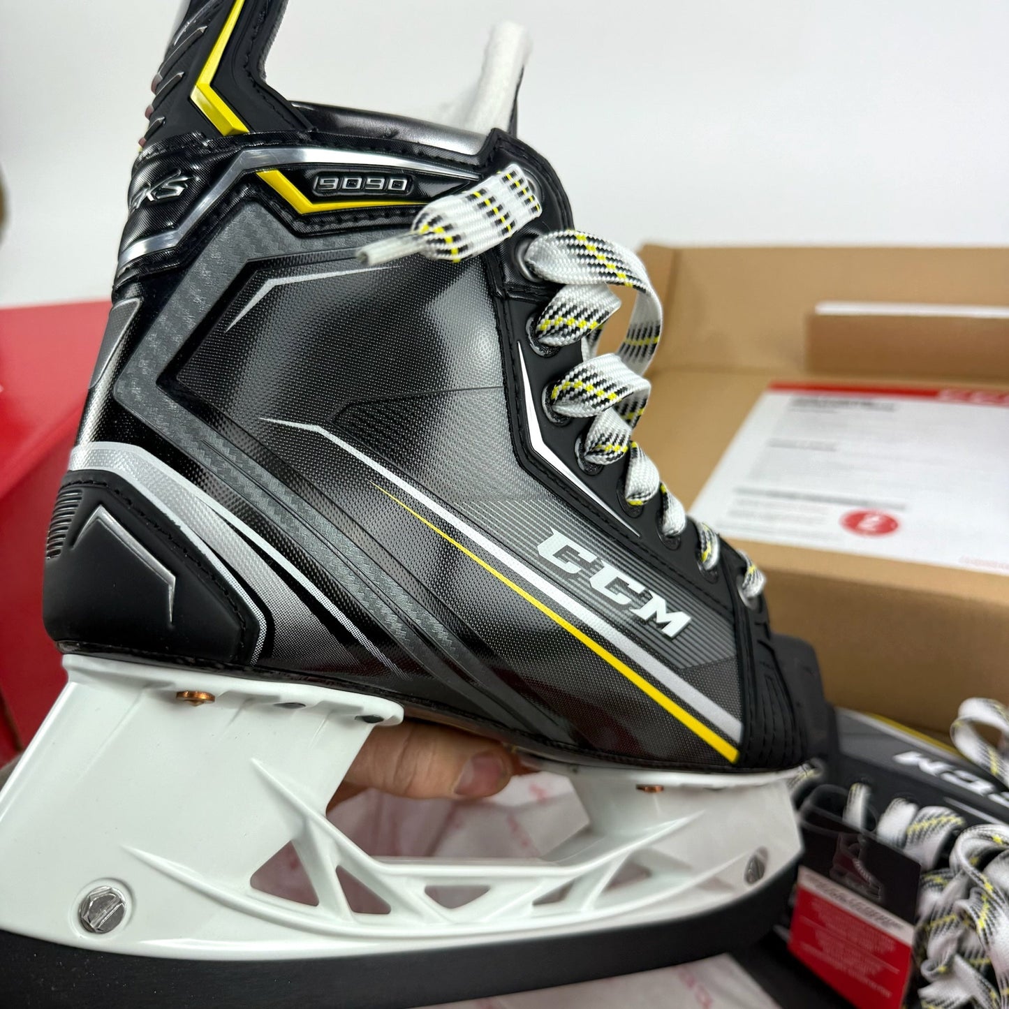 New CCM Tacks 9090 Skates | Junior 5EE | CCM451 - Top Flight Hockey