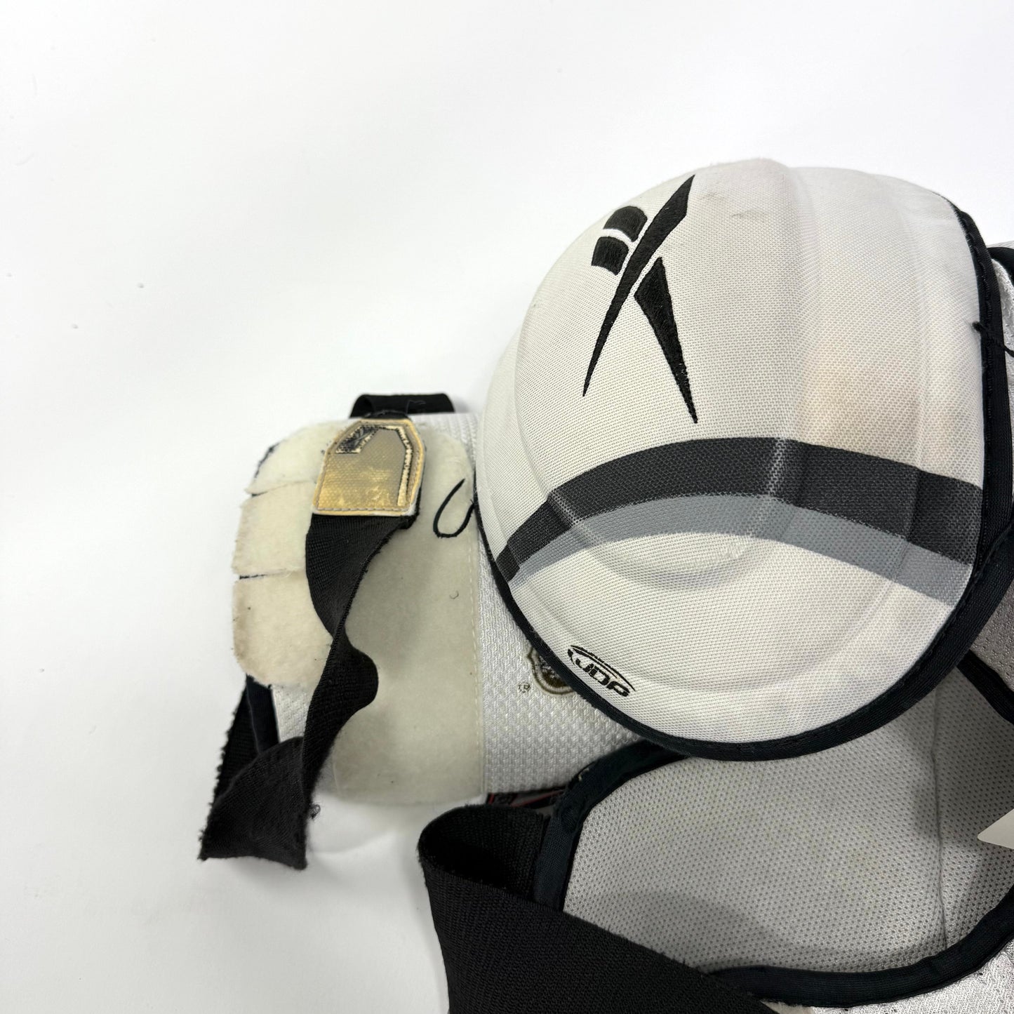 Used Reebok 9K Pro Shoulder Pads | Small/Medium | U288 (Andrew Ladd? Chicago Blackhawks)