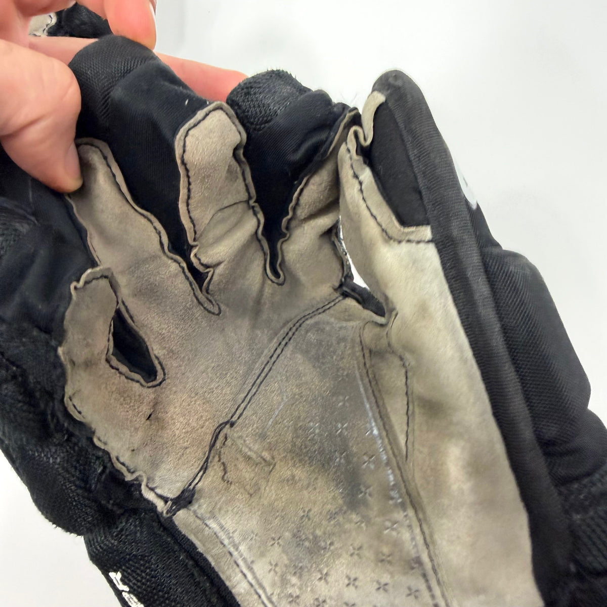 Used Black Bauer Supreme Mach Gloves | 14" | AB779