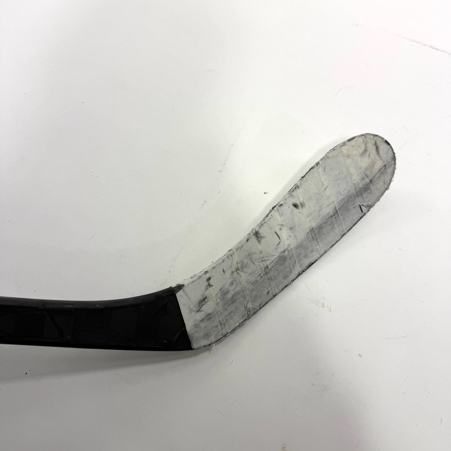 Used Left Red/Black Bauer Flylite | 95 Flex P28 Curve Grip | Colton Dach | BH147
