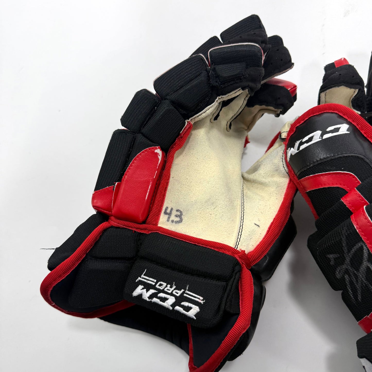 RARE Seth Jones Game Used and Signed Chicago Blackhawks CCM HGCL Gloves | 15" | BH275 - Top Flight Hockey
