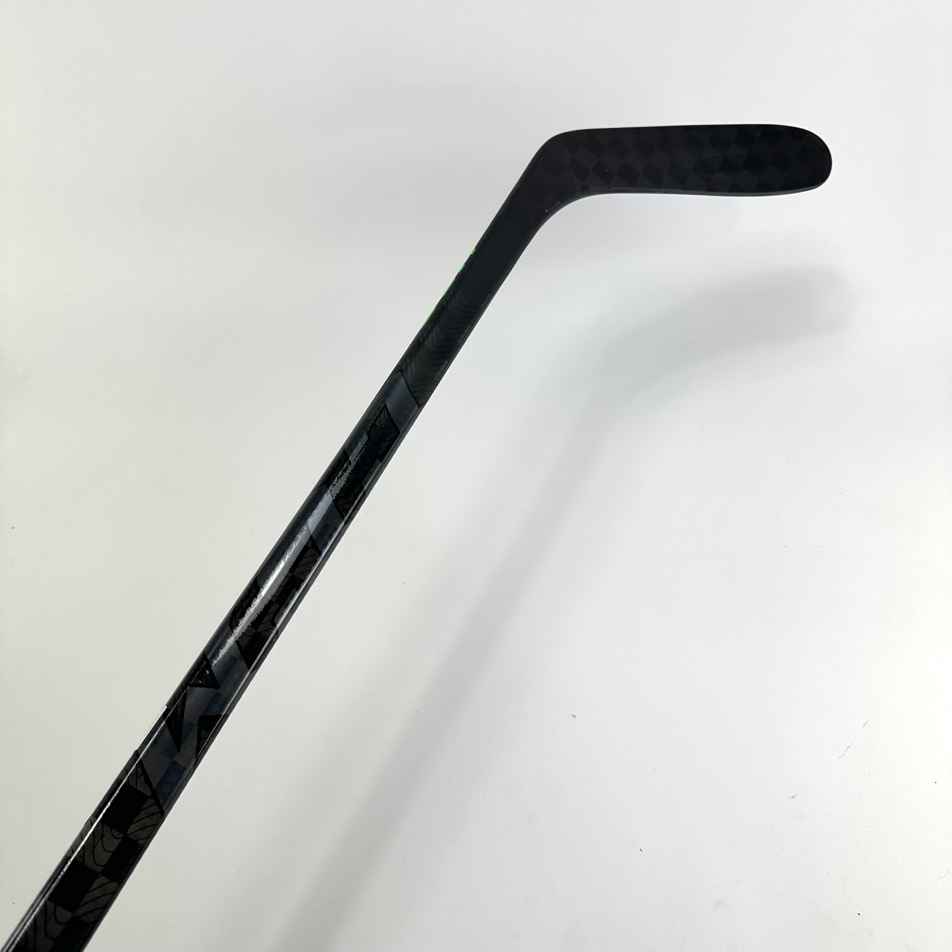 New Right CCM Ribcor Trigger 6 Pro | 90 Flex P46 Curve Grip | Enns | M548