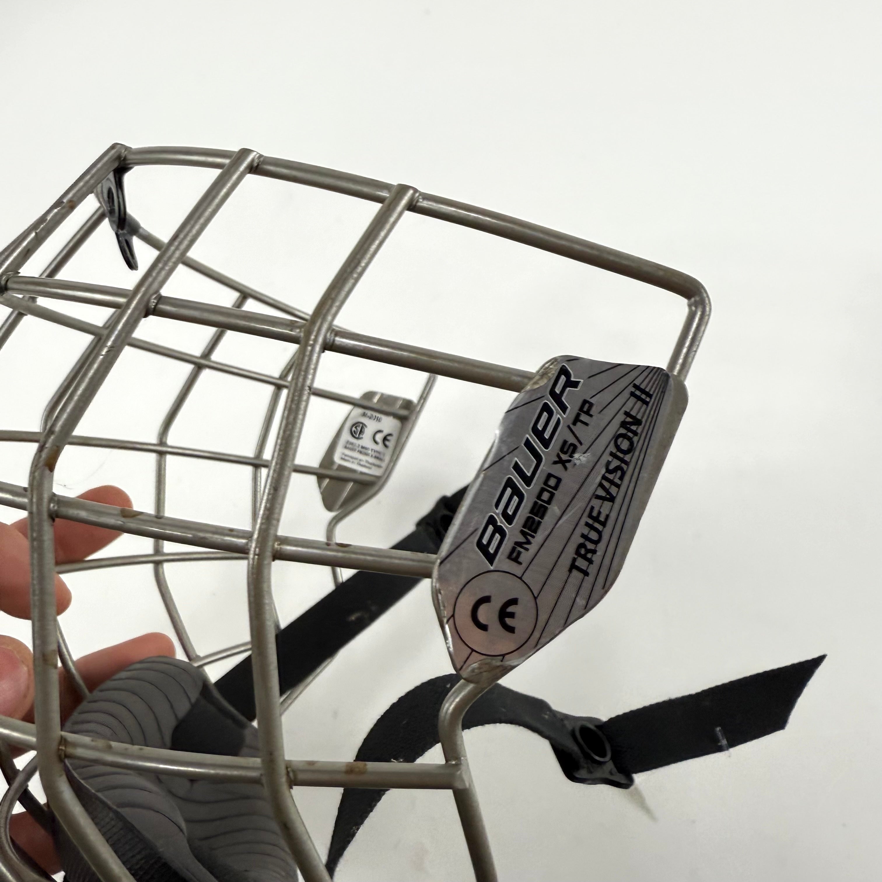 Used Grey Bauer FM2500 Cage | XS | R480 - Top Flight Hockey