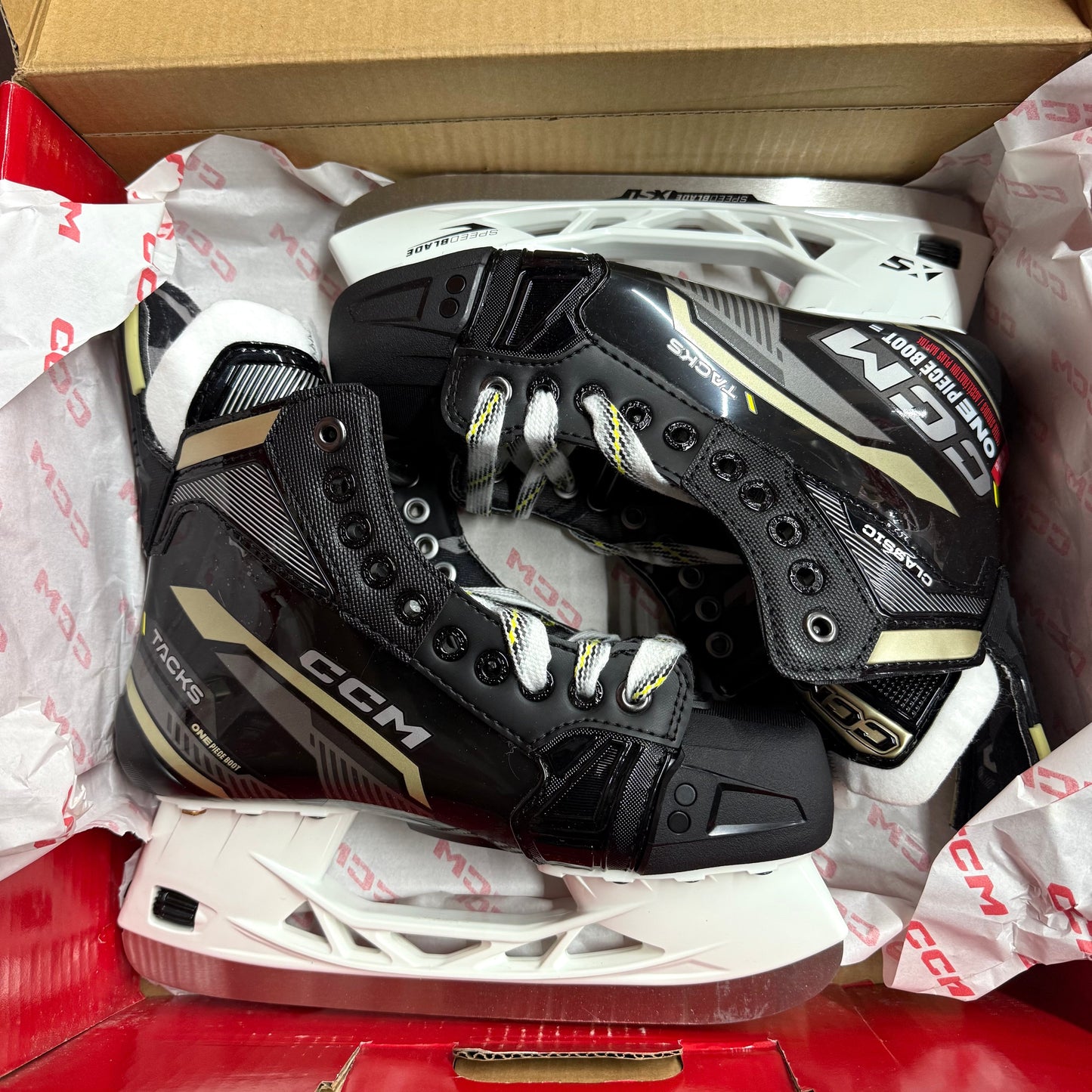 New CCM Tacks Classic Skates | Size 5 Regular | #191520486150 - Top Flight Hockey