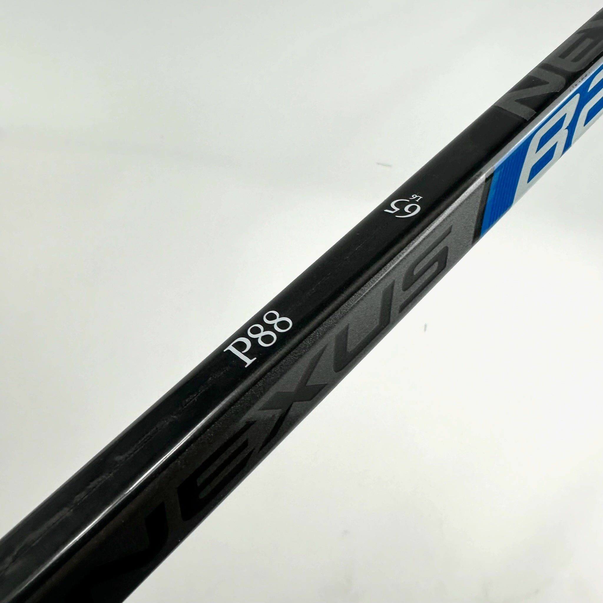 Used Once Right Bauer Nexus League 65 Flex P88 Curve Grip H53