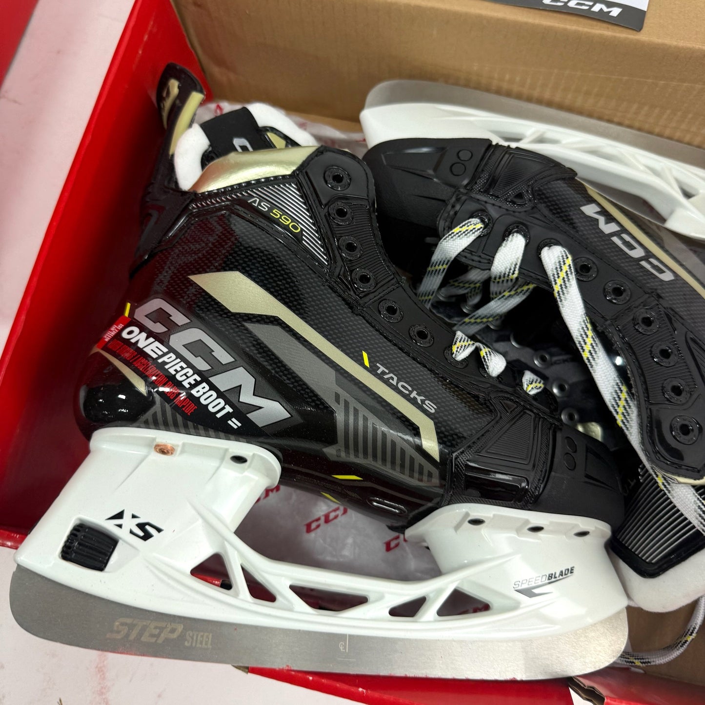 New CCM Tacks AS590 Skates | Intermediate 4.5 Regular | F497