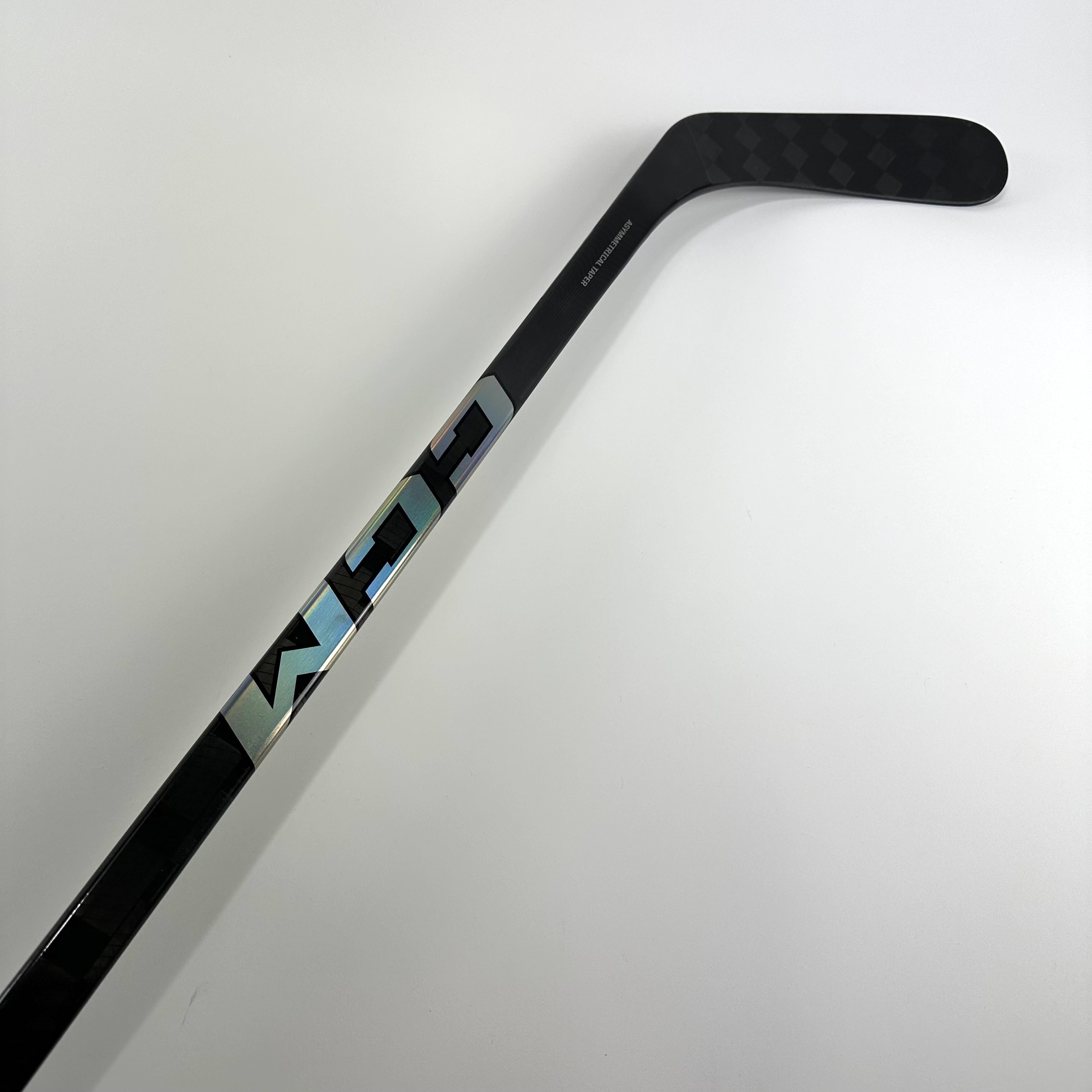 New Right CCM Ribcor Trigger 8 Pro | 85 Flex P90 Curve Grip | TJ OSHIE | C132