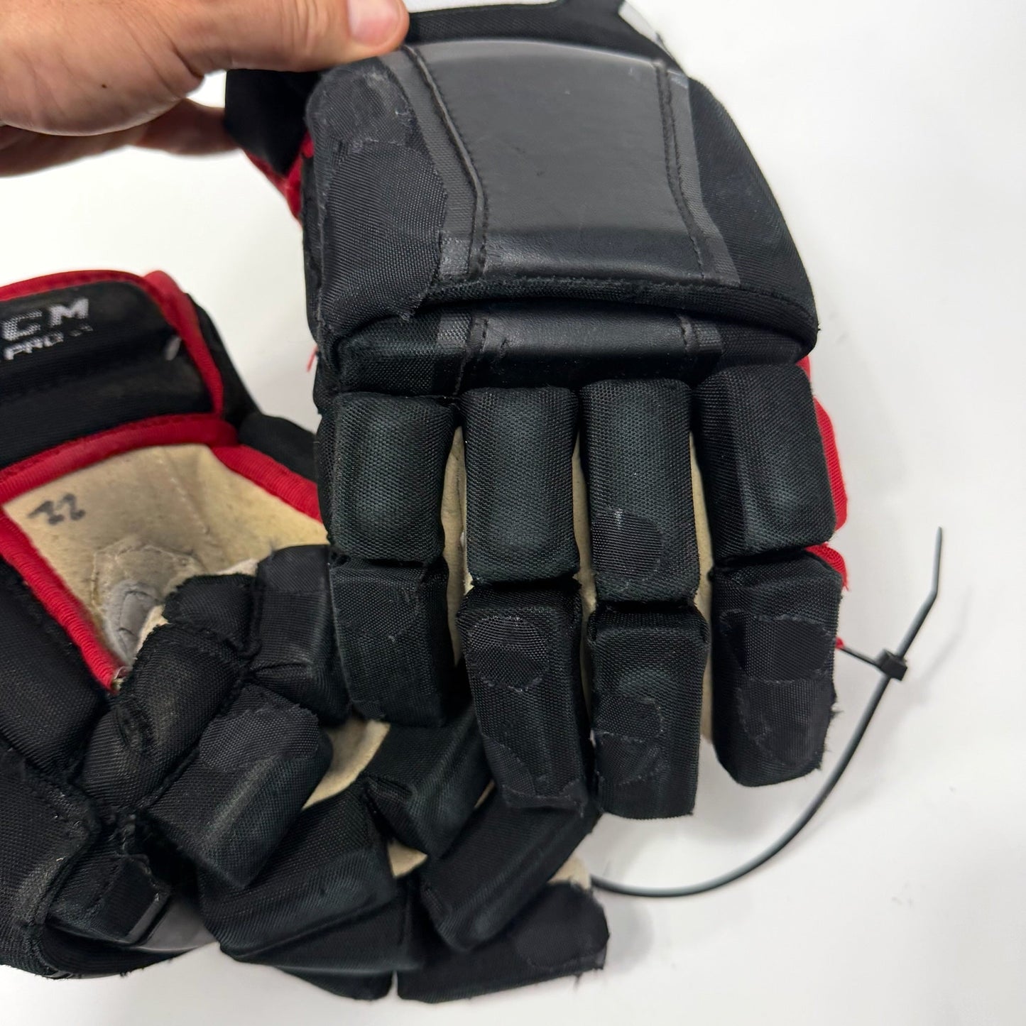 Used Chicago Blackhawks HG97 Gloves | 14" | Ryan Carpenter | AB778
