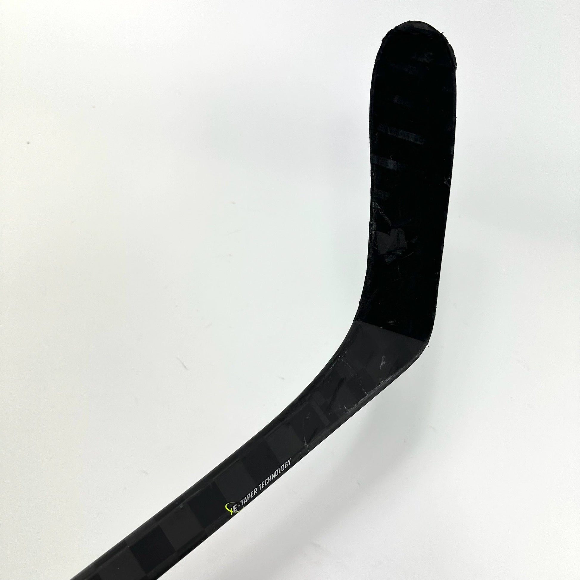 Used Left Bauer Vapor Hyperlite Silver | 77 Flex P28 Curve Grip | Smith | K212 - Top Flight Hockey