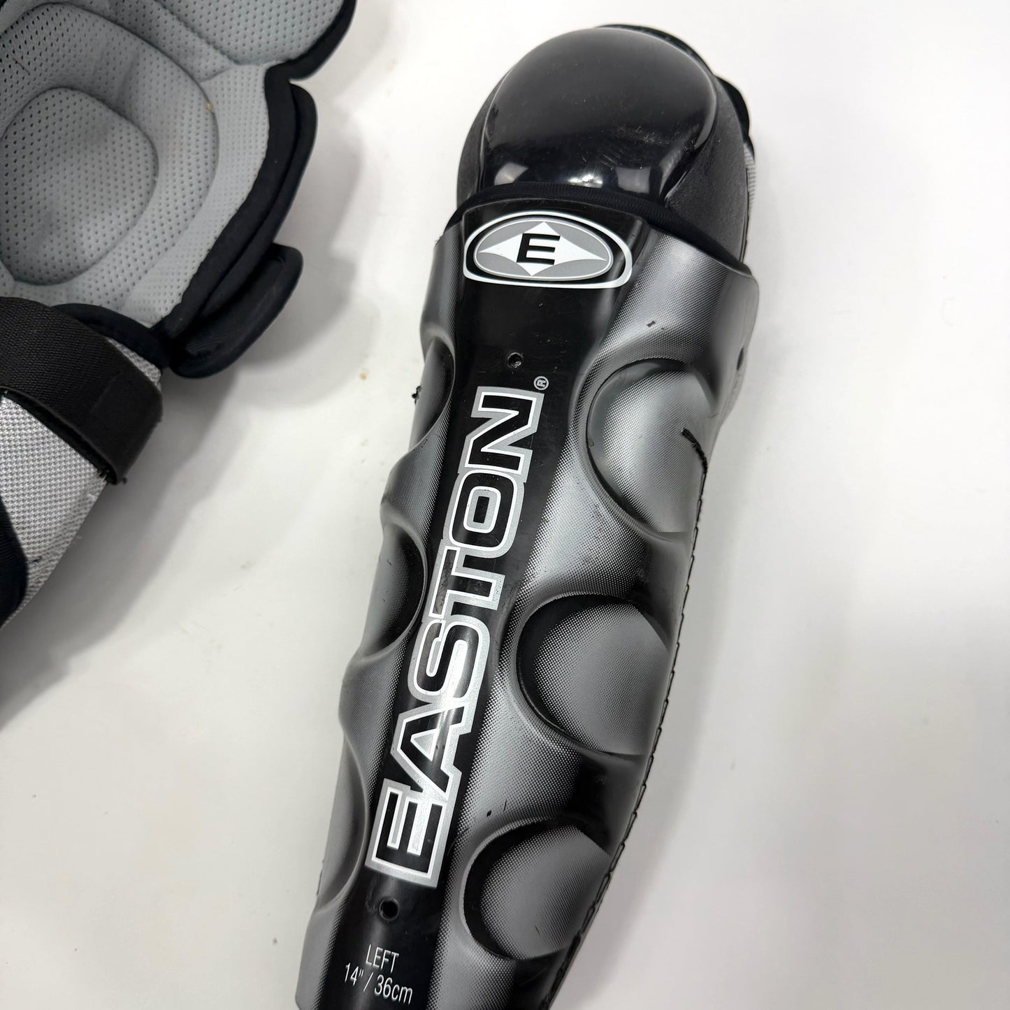 Used Easton Ultra Lite Shin Guards | 14" | AB962