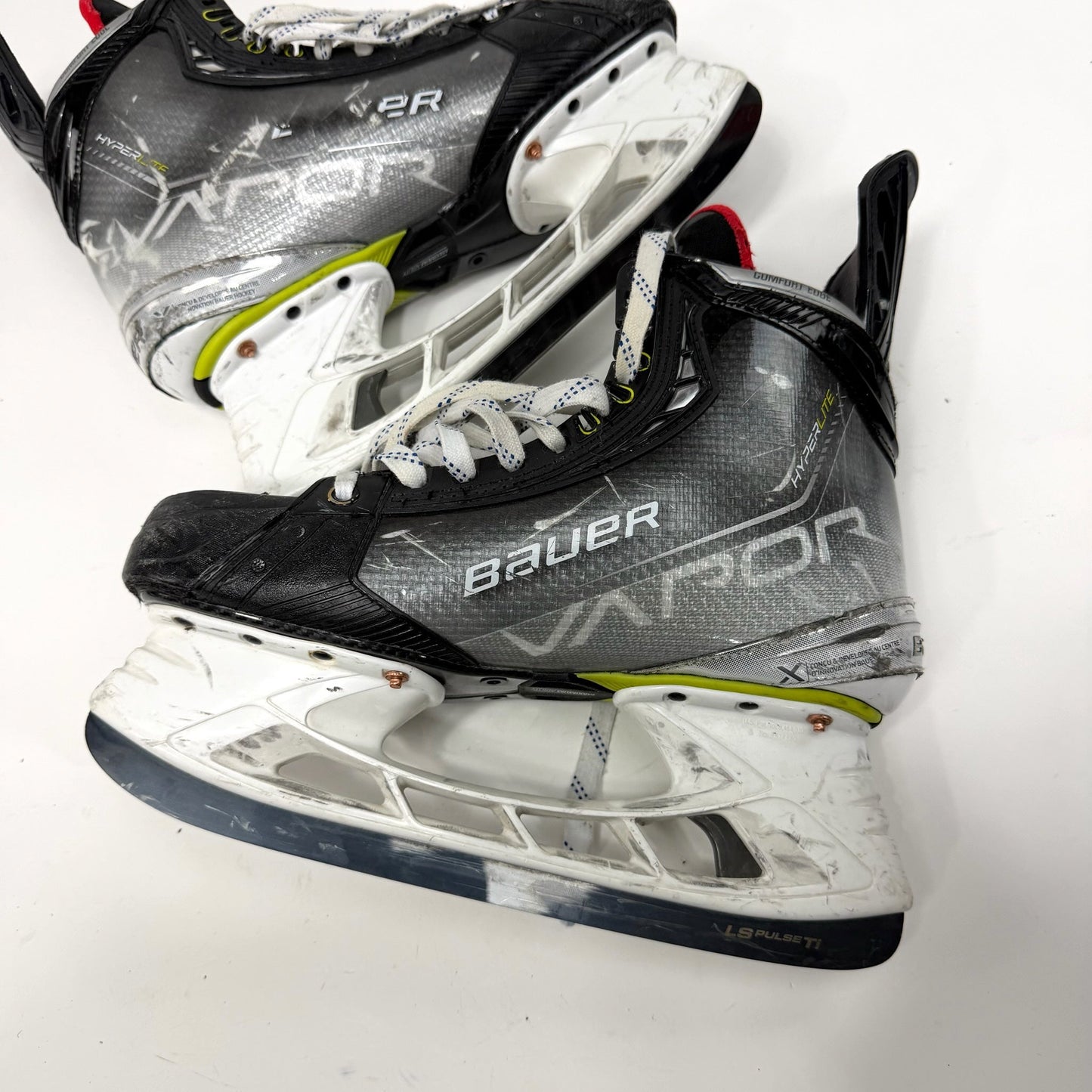 Used Bauer Vapor Hyperlite Skates | Size 10 Fit 1 | AB787