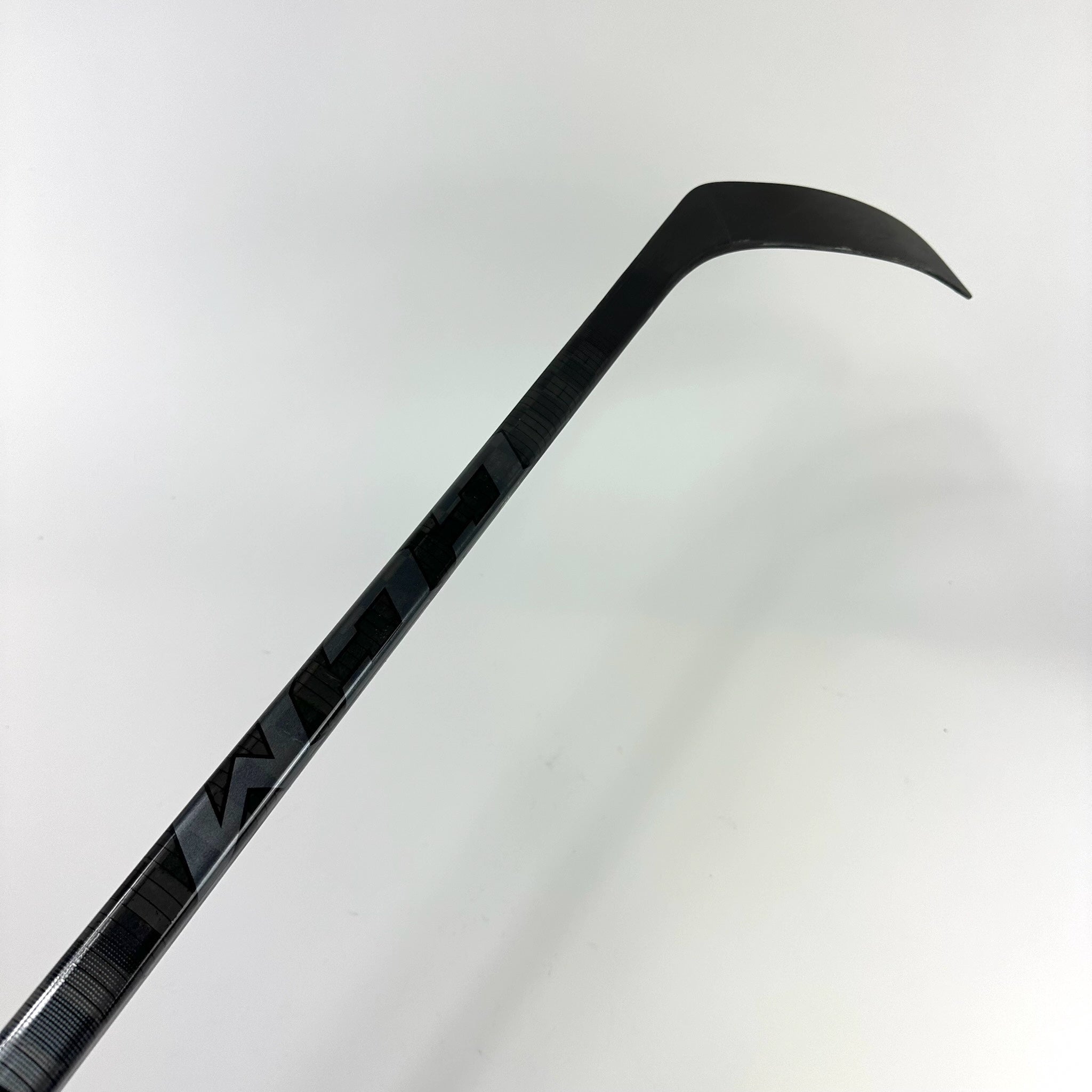 New Left CCM Ribcor Trigger 6 Pro | 85 Flex P28M Curve Grip | Cirelli | K144