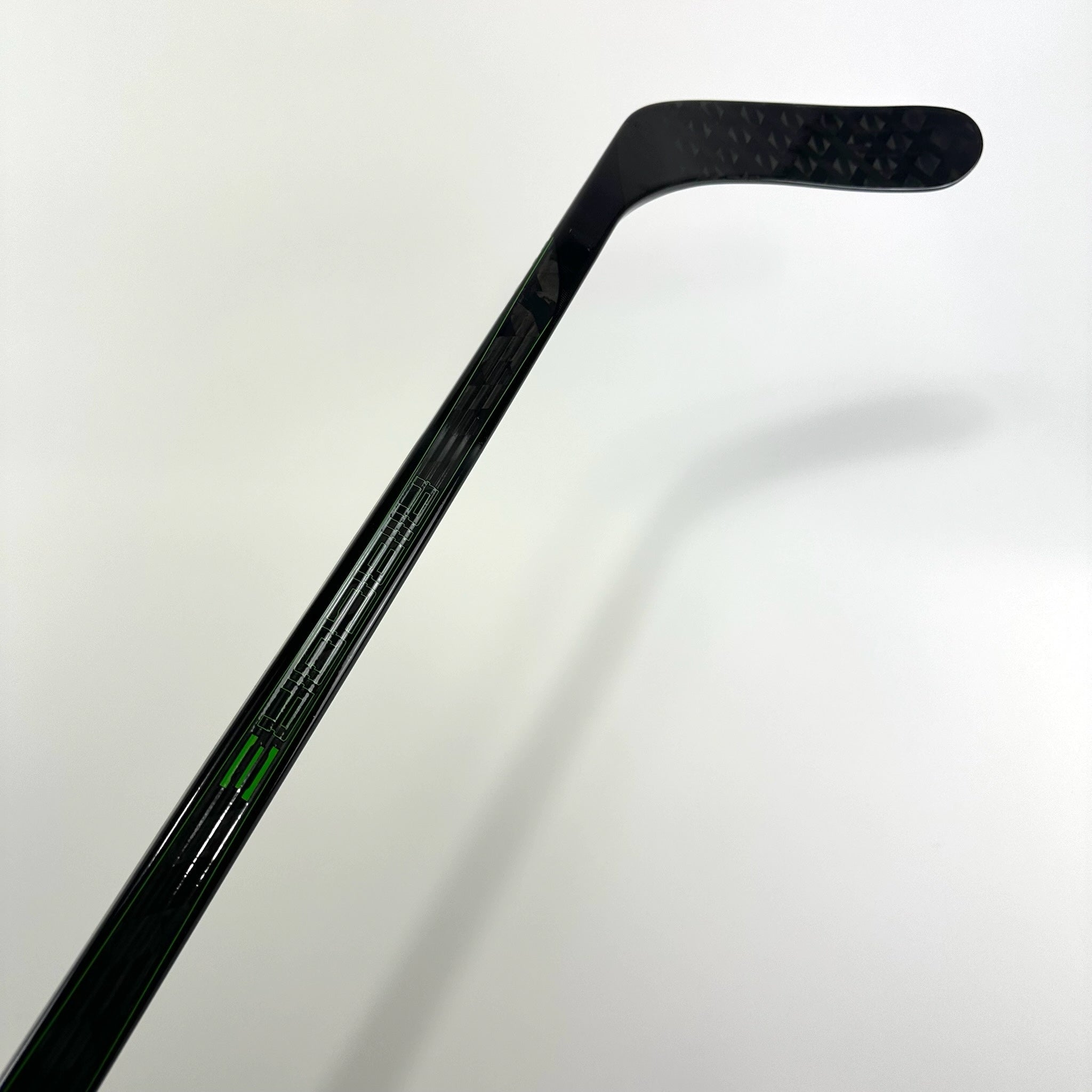 New Right CCM Ribcore Trigger 4 Pro | 85 Flex Custom Curve Grip | Mackinnon C168