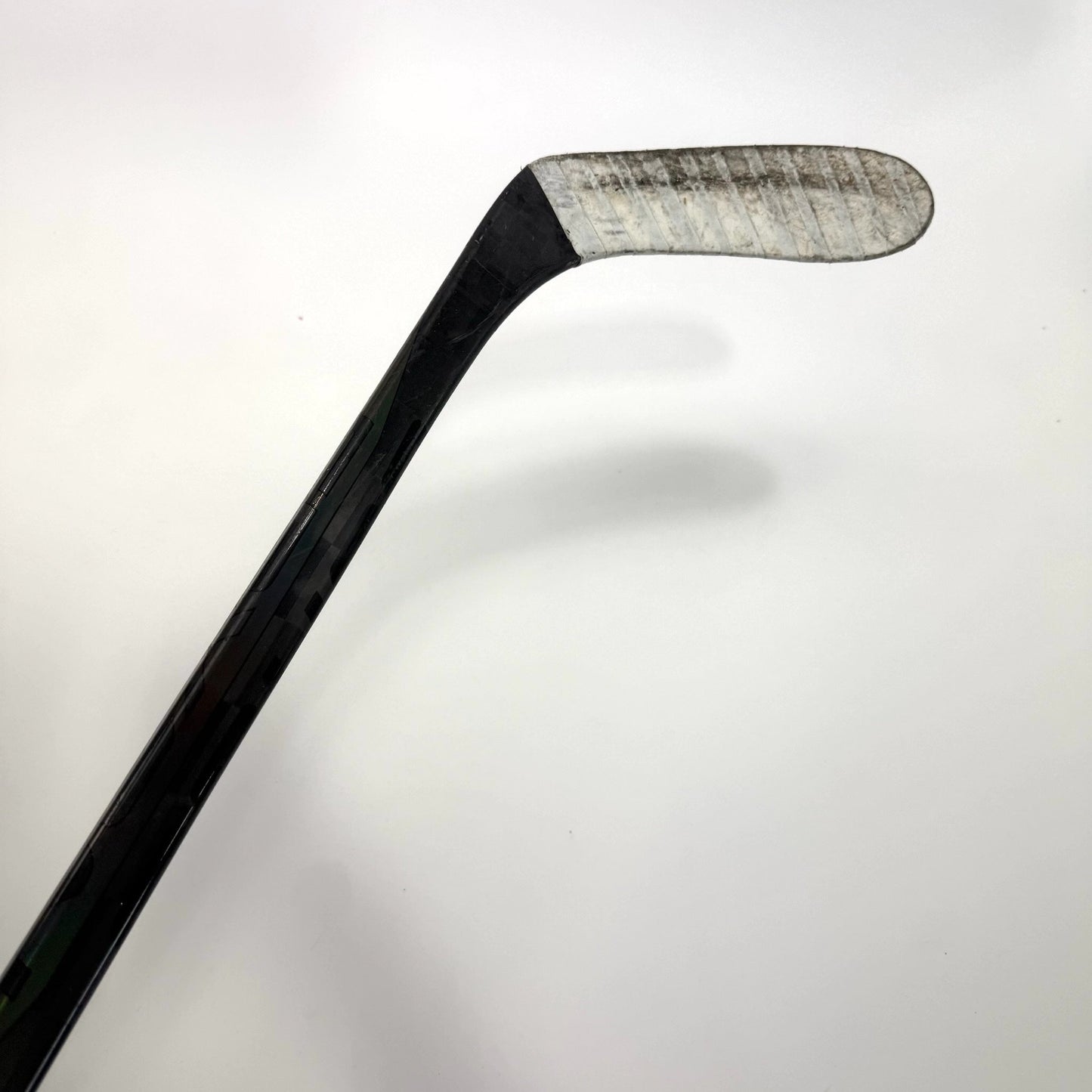 Used Right Black Bauer Nexus Sync | 50 Flex P28 Curve Grip | BH496 - Top Flight Hockey