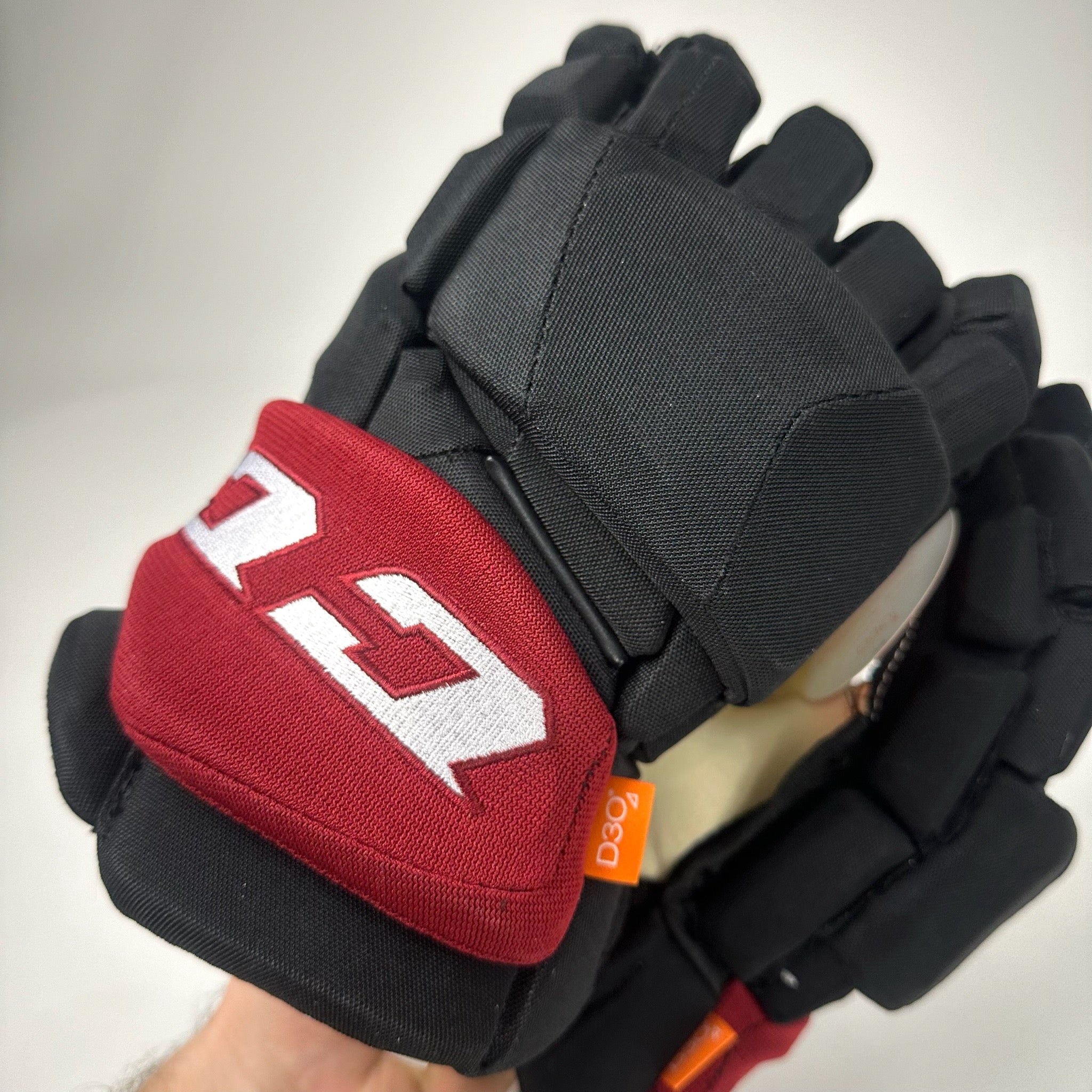 Brand New CCM HGPJSSP Gloves - Arizona Coyotes 14"