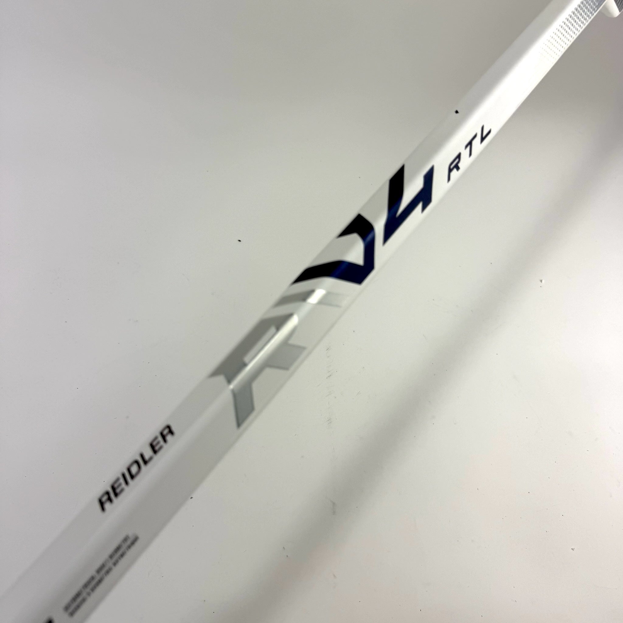 New Regular White and Navy Warrior Ritual V4 | 26" Paddle W31 Curve | Reidler | J789 - Top Flight Hockey