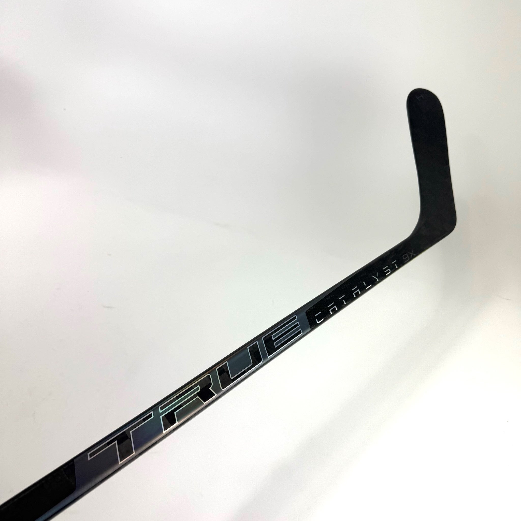 New Left Chrome True Catalyst 9x | 80 Flex P92M Curve Grip | D268 - Top Flight Hockey