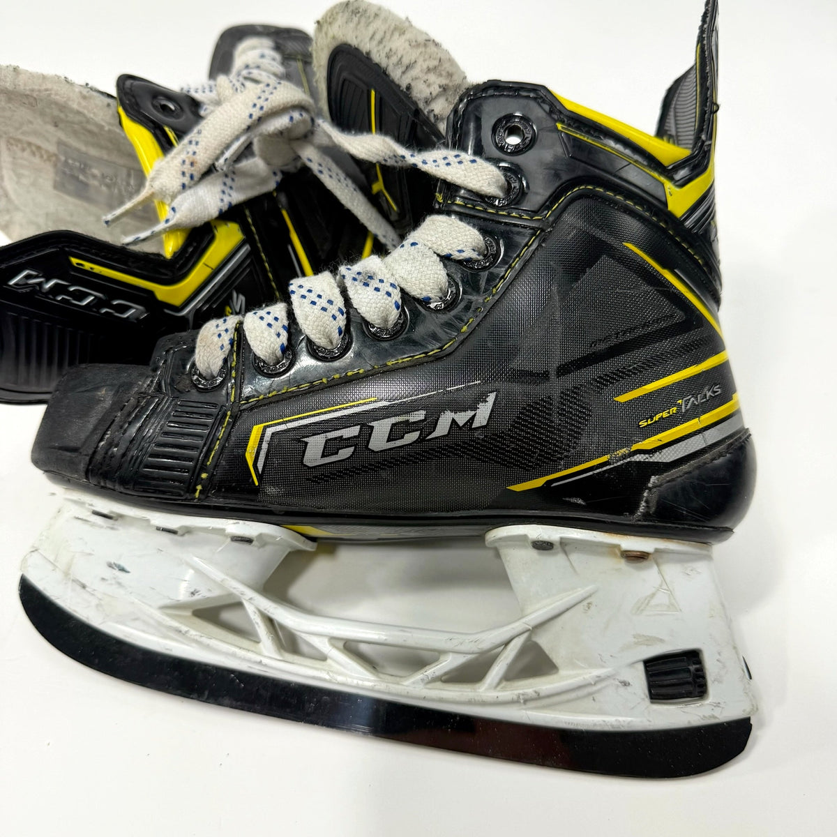 Used CCM Super Tacks 9380 Skates | Size 2.5 D | AB795