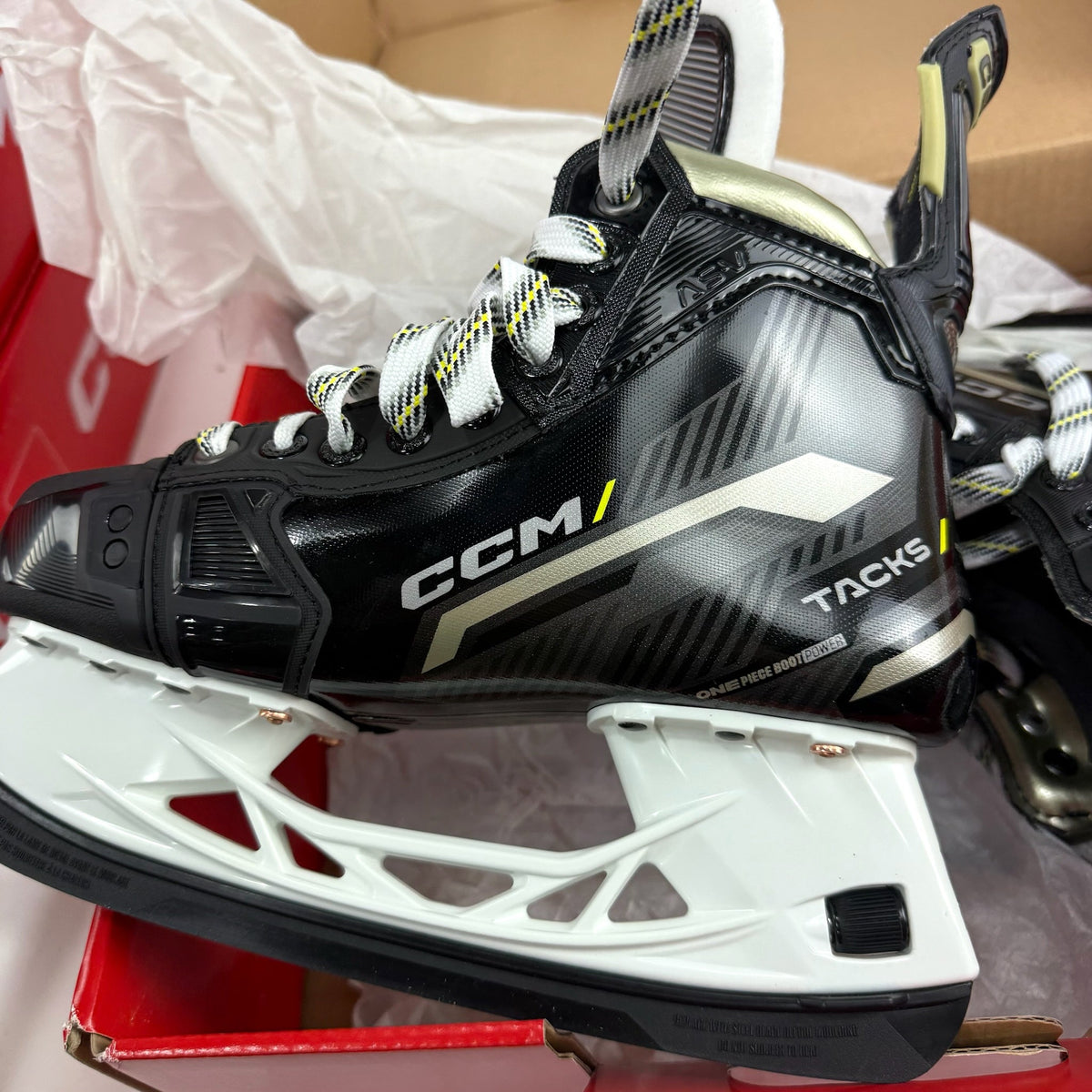 New CCM Tacks ASV Skates | Intermediate 5 Wide | CCM462 - Top Flight Hockey