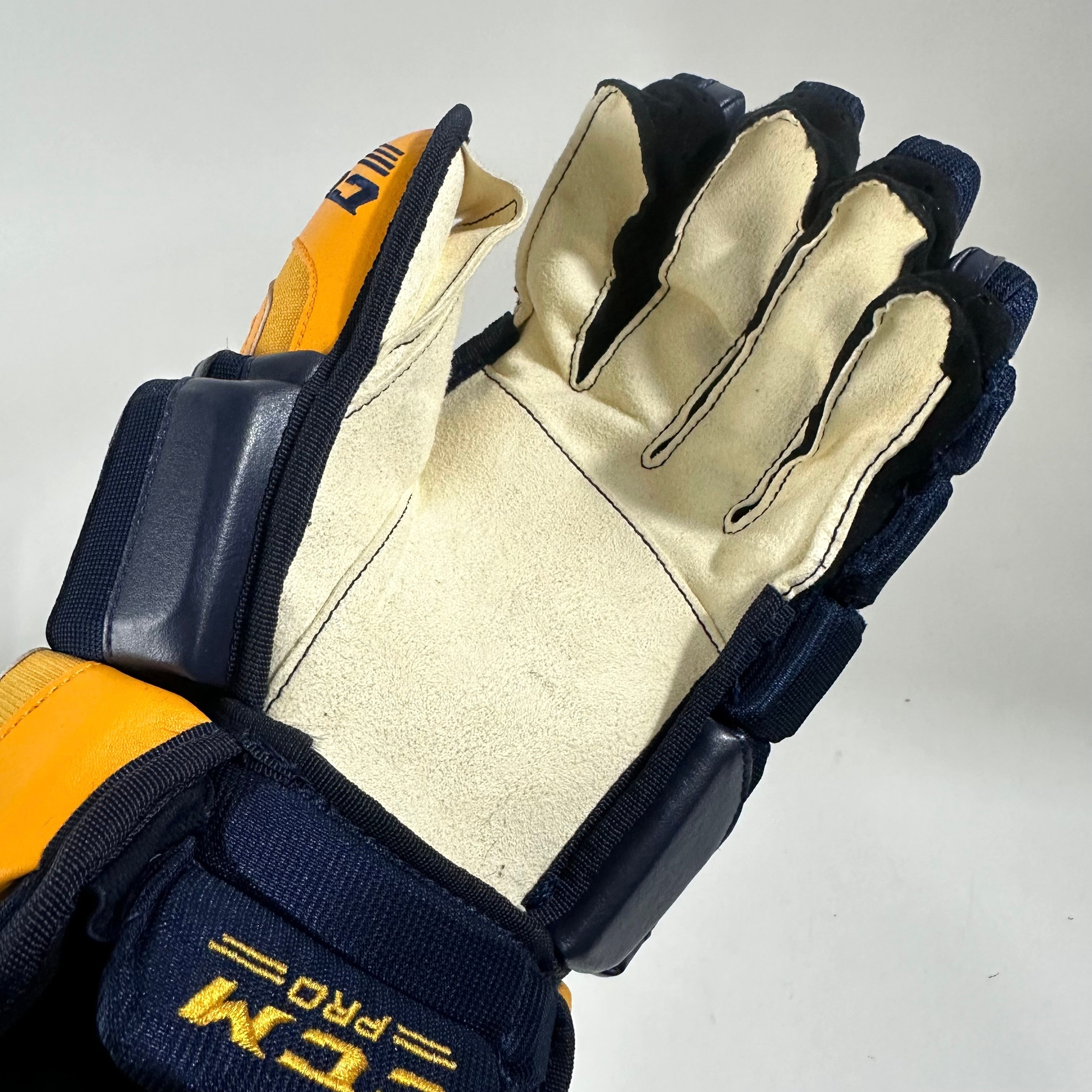 Brand New CCM HGCLPR Gloves Nashville Predators 15"