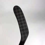 Used Left Red Bauer Flylite | 87 Flex P28M Curve Grip | J566 - Top Flight Hockey