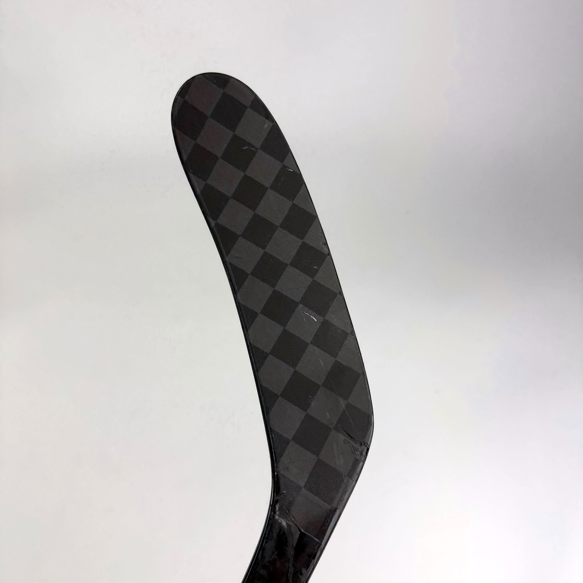 Used Left Red Bauer Flylite | 87 Flex P28M Curve Grip | J566 - Top Flight Hockey