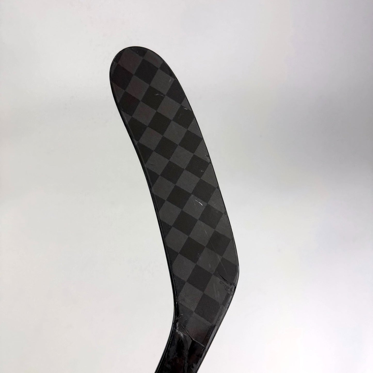 Used Left Red Bauer Flylite | 87 Flex P28M Curve Grip | J566 - Top Flight Hockey