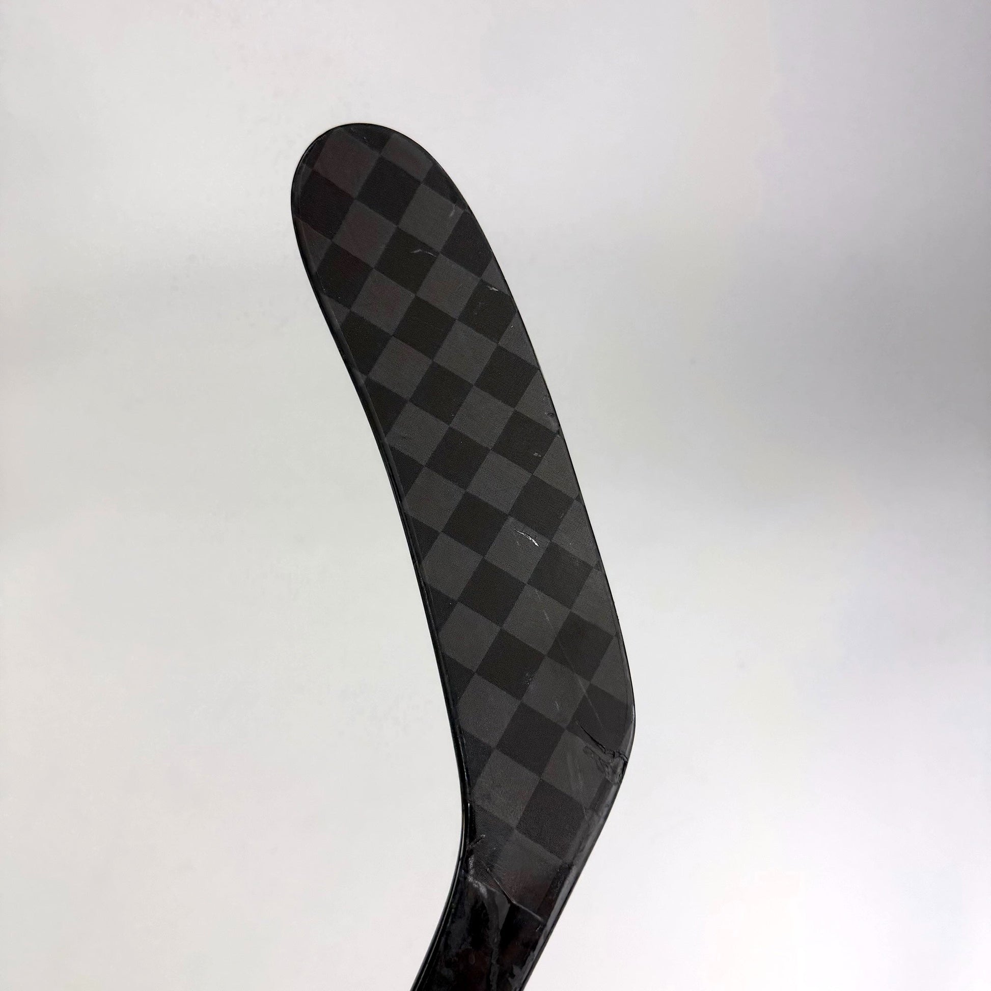 Used Left Red Bauer Flylite | 87 Flex P28M Curve Grip | J566 - Top Flight Hockey