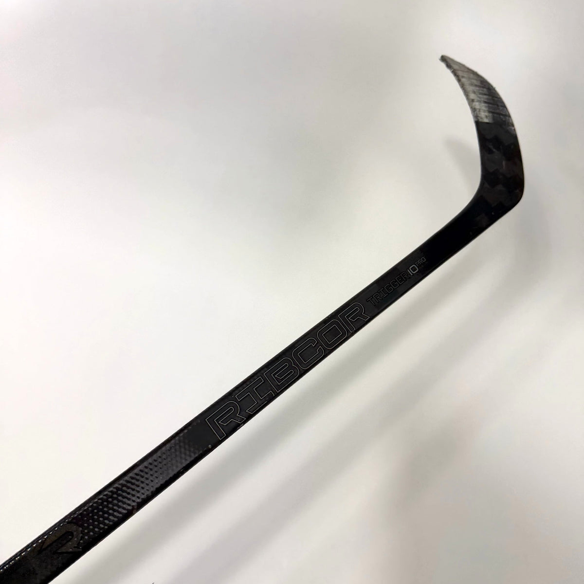 Used Right CCM Ribcor Trigger 10 Pro | 75 Flex P28 Curve Grip | AB433