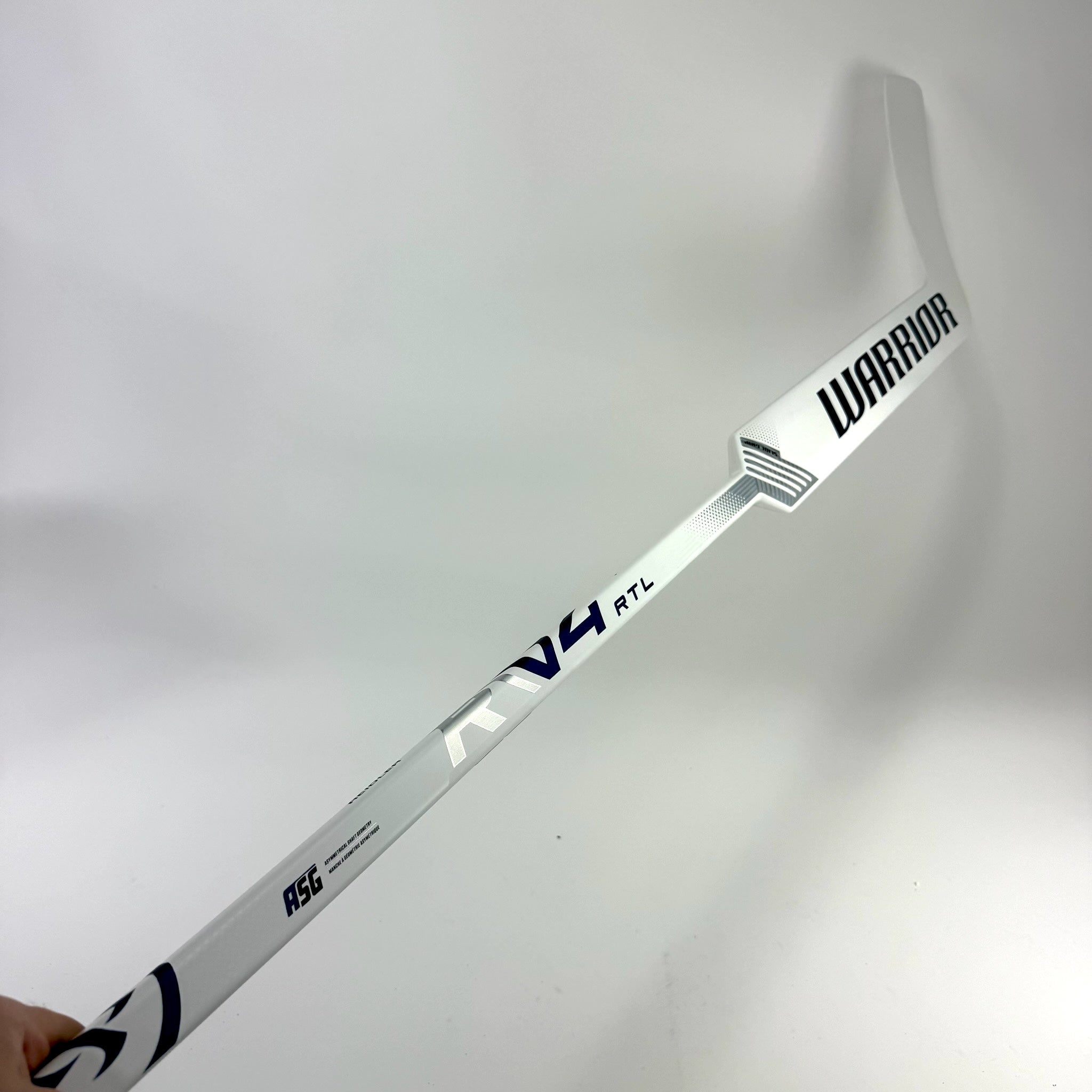 New Regular White and Navy Warrior Ritual V4 | 26" Paddle W31 Curve | Reidler | J789 - Top Flight Hockey