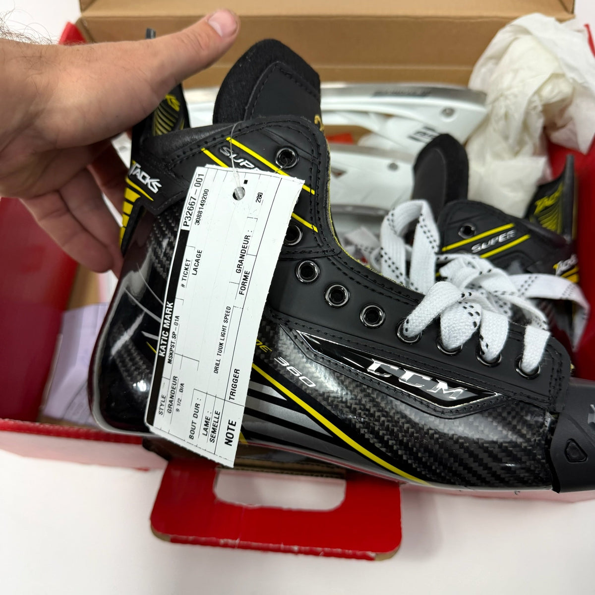 New CCM Super Tacks Skates | 9.5 D | CCM293 - Top Flight Hockey