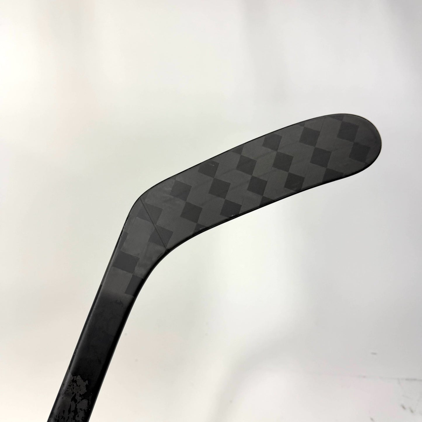 New Right CCM Ribcor Trigger 9 Pro | 75 Flex P28M Curve Grip | AB824