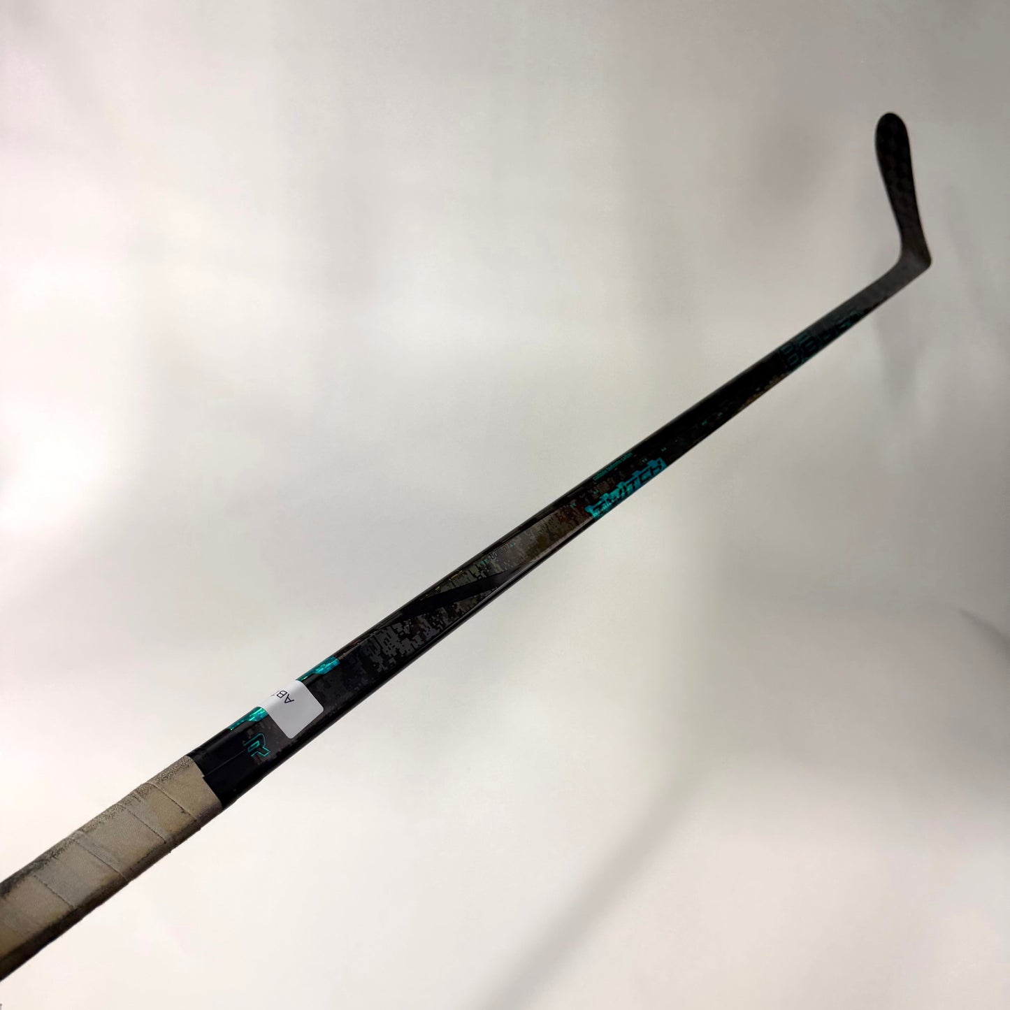 Used Left Bauer Twitch | 87 Flex P28 Curve Grip | AB719