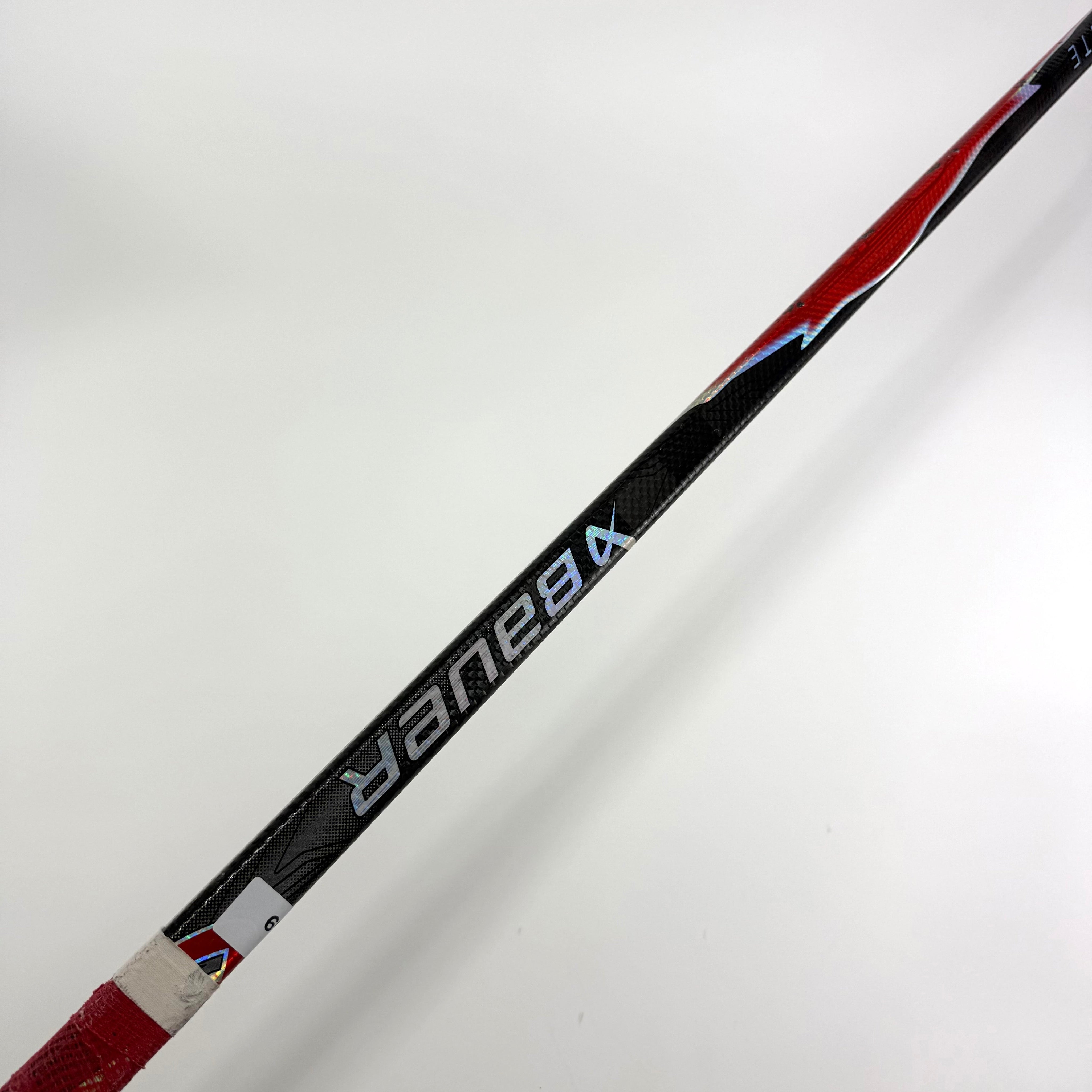 Used Left Red Bauer Flylite | 77 Flex P28M Curve Grip | A469 - Top Flight Hockey