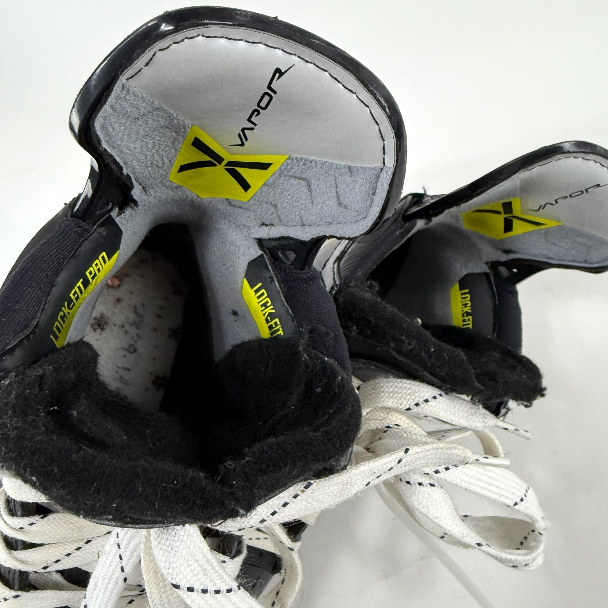 Used Black Bauer Vapor Hyperlite 2 Skates | 10 E | D219 - Top Flight Hockey