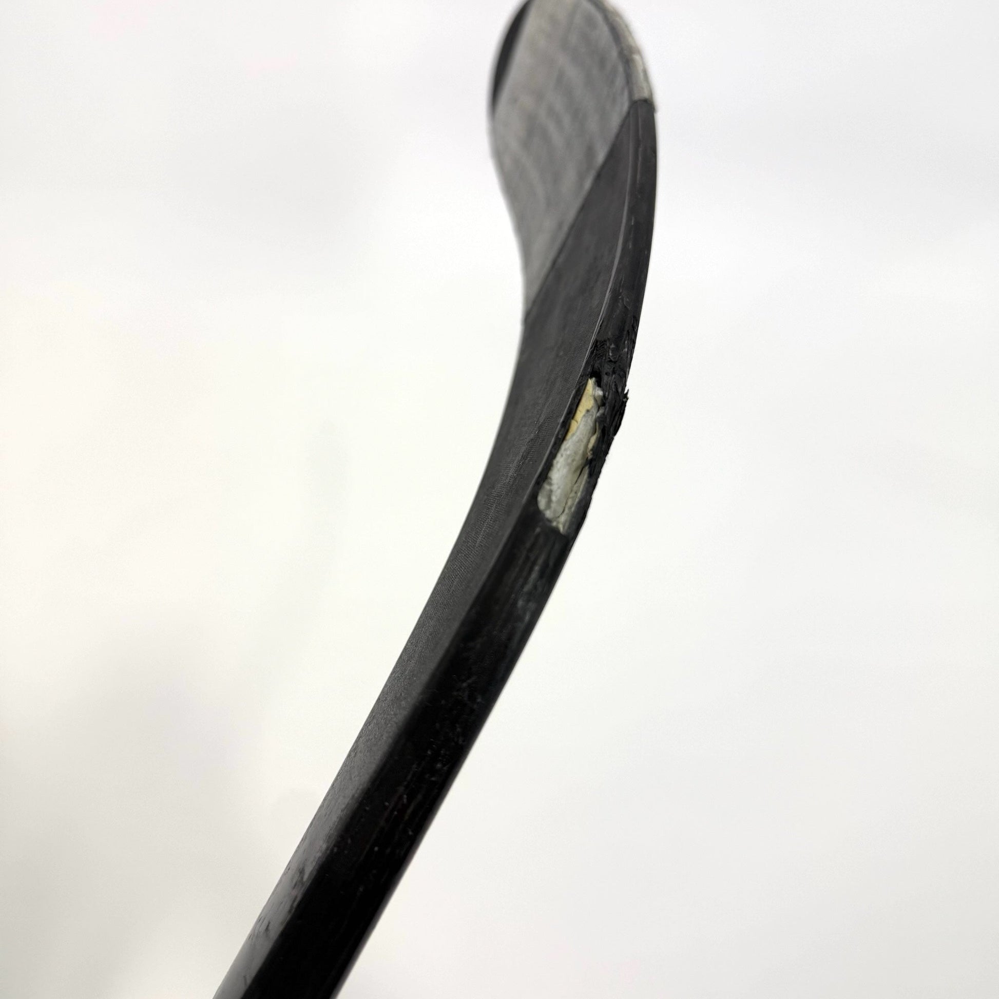 Used Left Red Bauer Vapor Flylite | 70 Flex P28 Curve Grip | BH498 - Top Flight Hockey