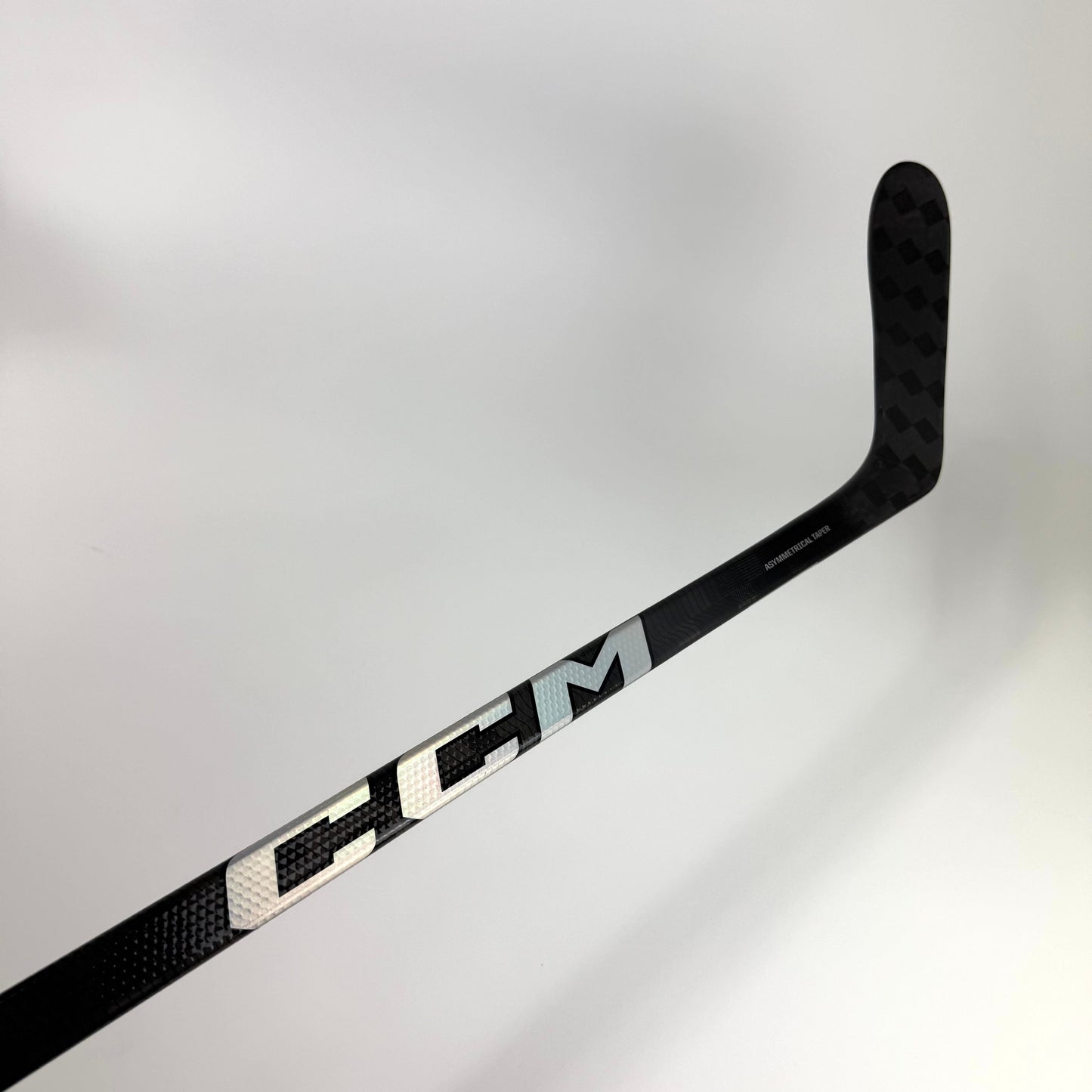 New Left CCM Ribcor Trigger 8 Pro | 90 Flex P28 Curve Grip | R268